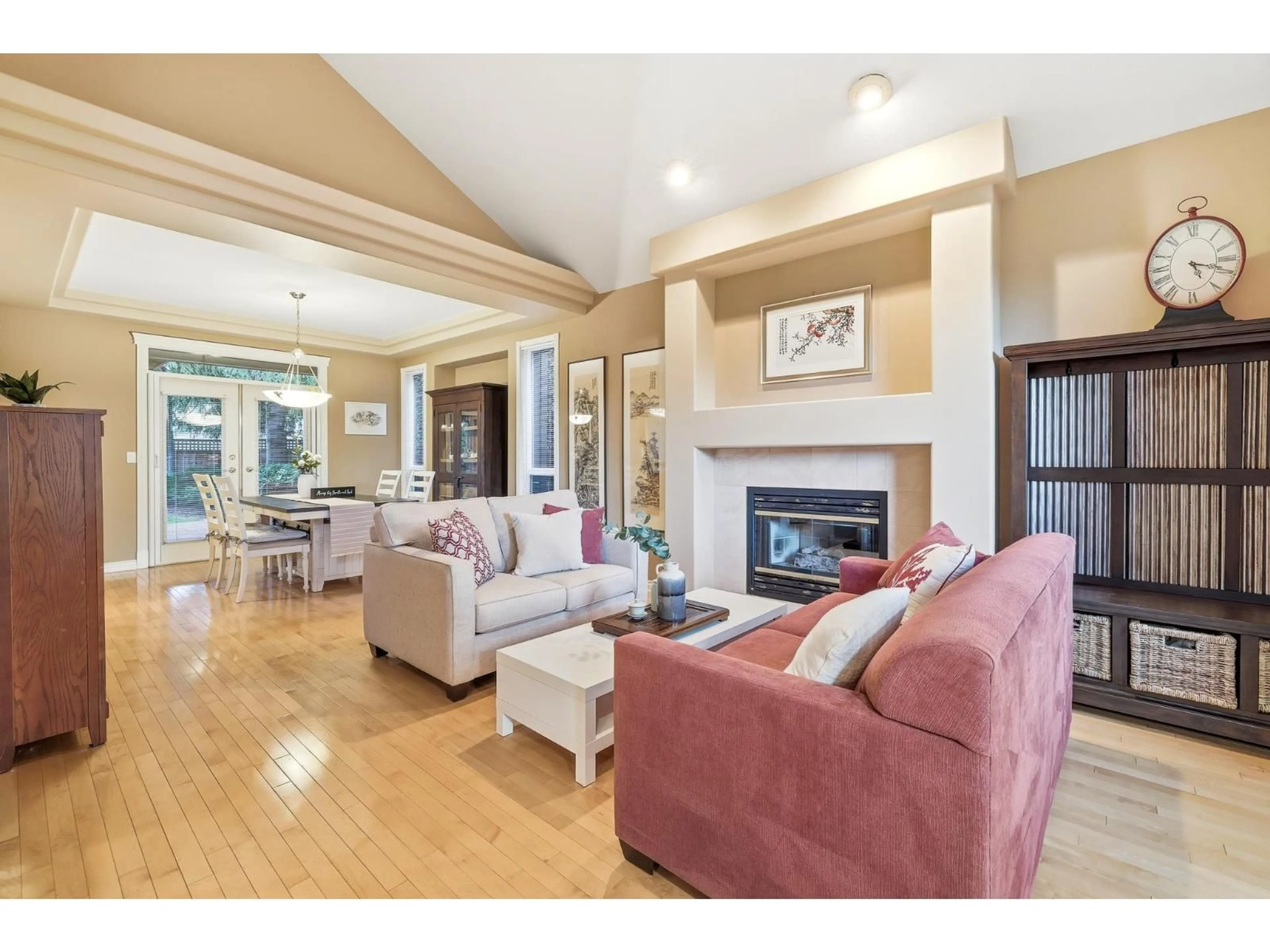 Living room with furniture, wood/laminate floor for 3528 CANTERBURY DRIVE, Surrey British Columbia V3Z0G8