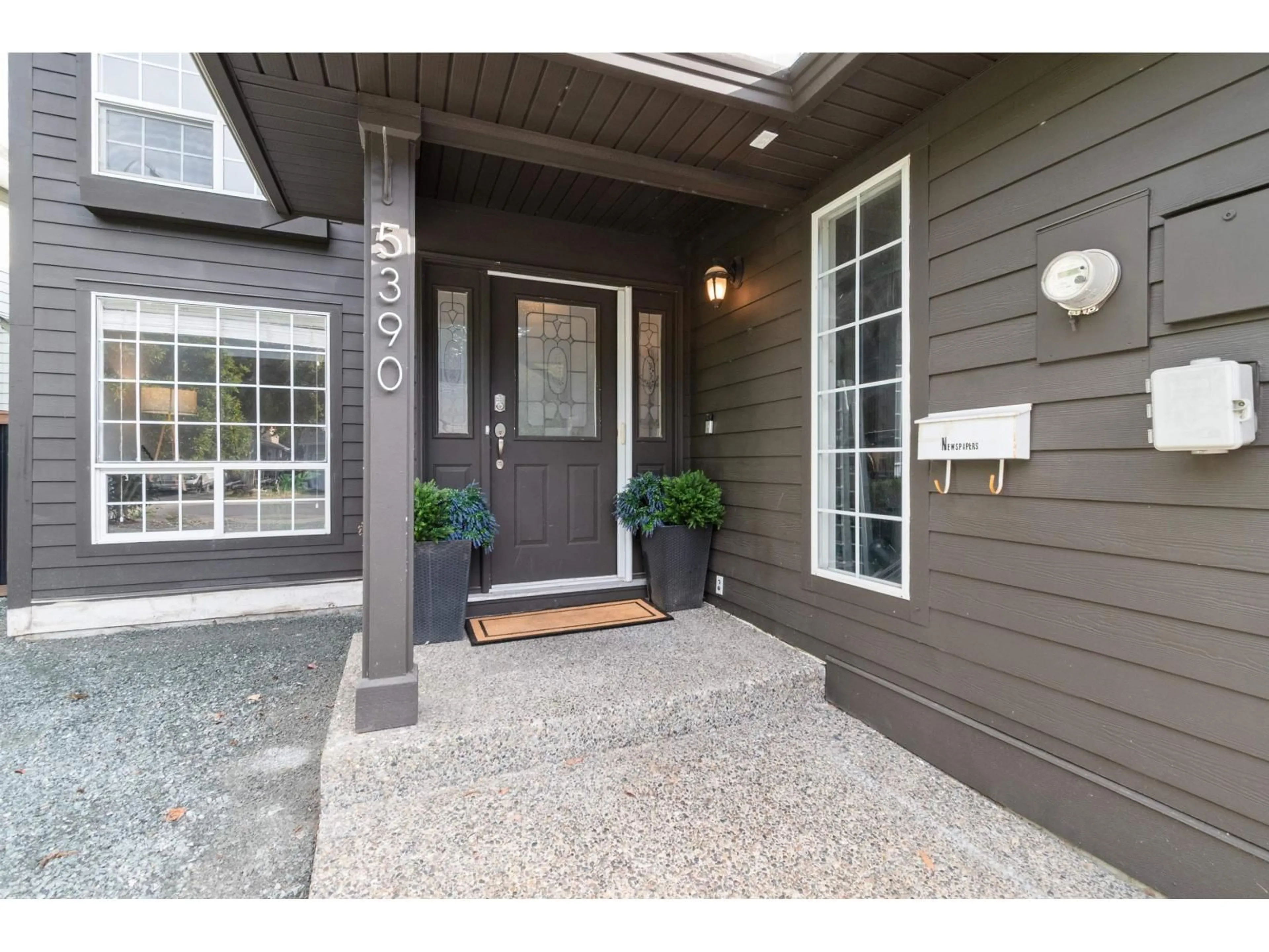 Indoor entryway for 5390 WESTWOOD DRIVE, Chilliwack British Columbia V2R5N9