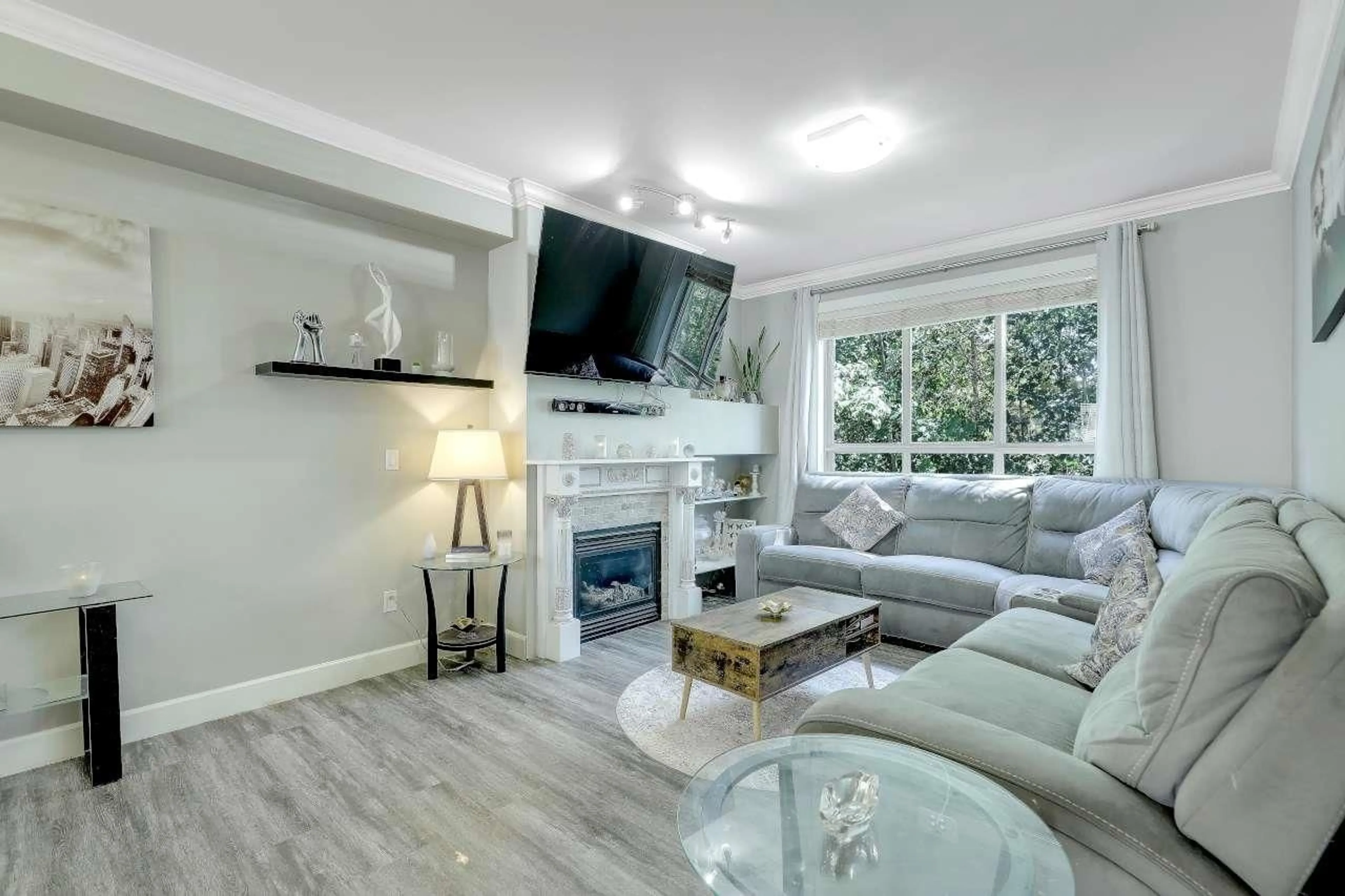 Living room with furniture, unknown for 21 - 19560 68 AVENUE, Surrey British Columbia V4N5Y5