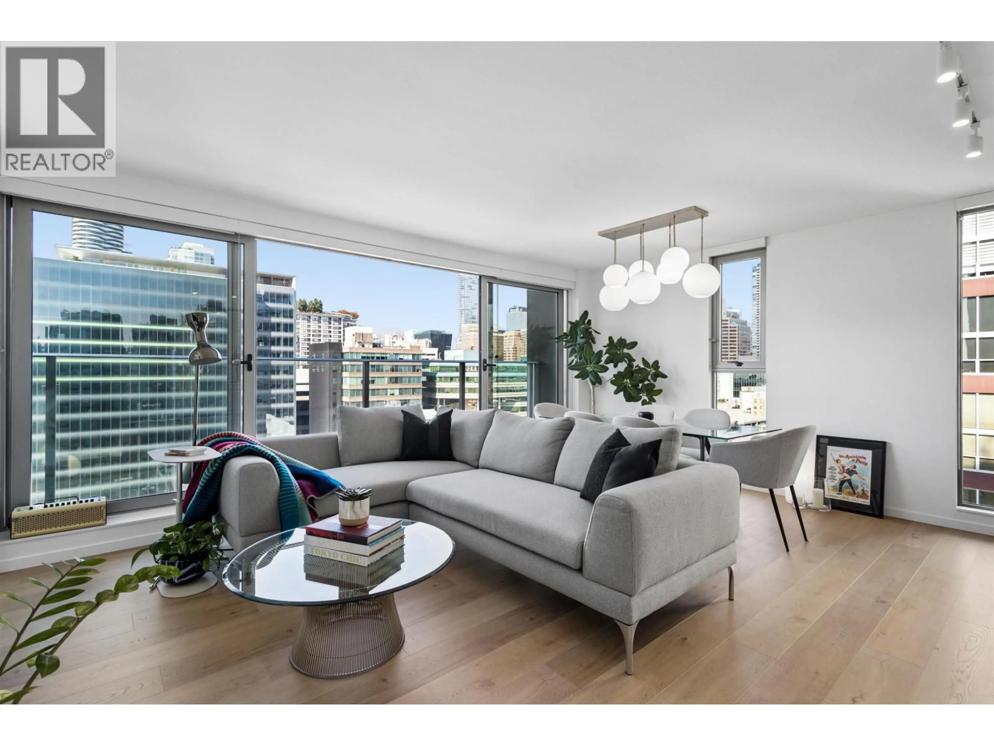 Living room with furniture, wood/laminate floor for 1808 - 999 SEYMOUR STREET, Vancouver British Columbia V6B0M5