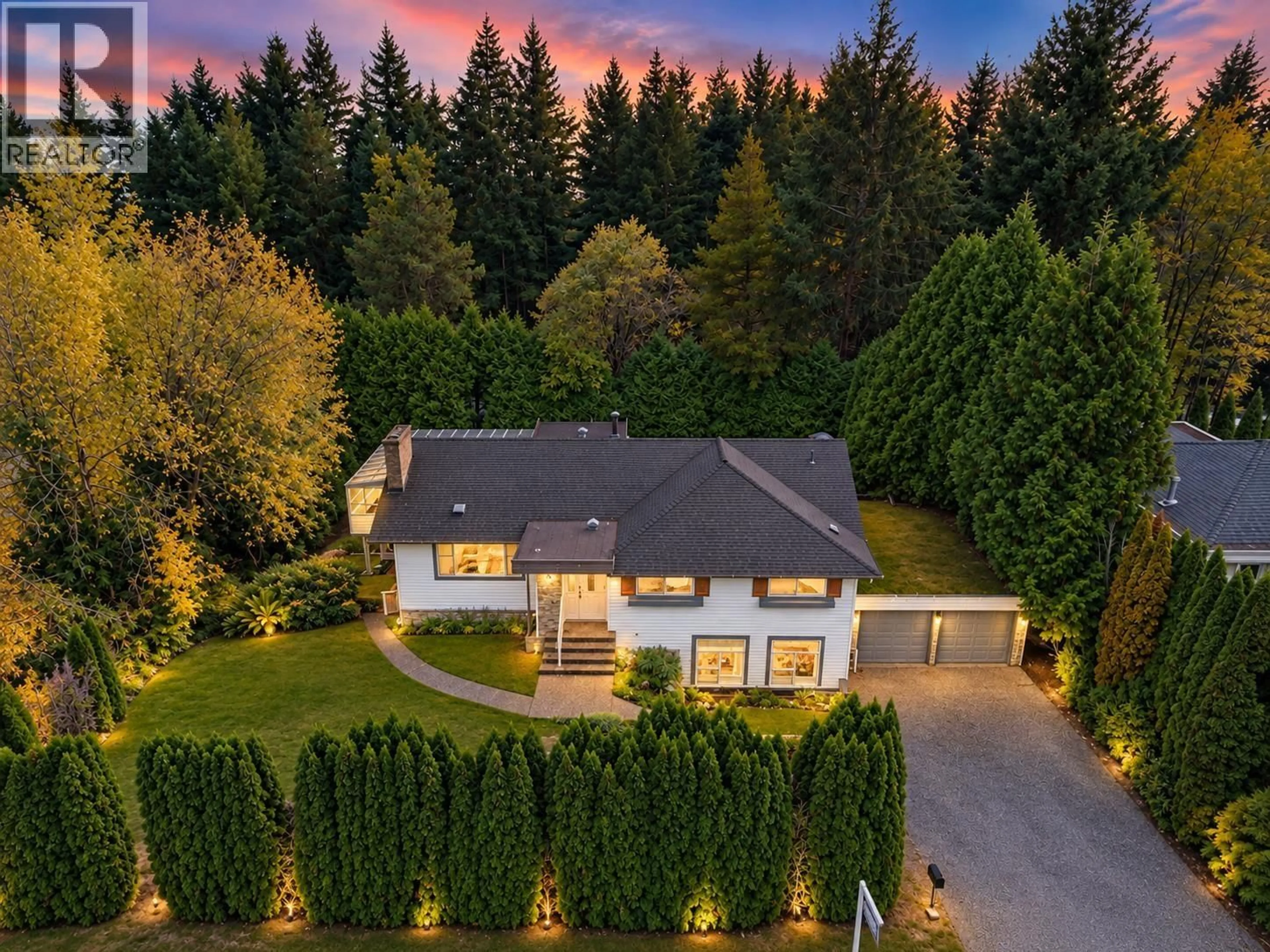 A pic from outside/outdoor area/front of a property/back of a property/a pic from drone, unknown for 4380 WOODCREST ROAD, West Vancouver British Columbia V7S2W1