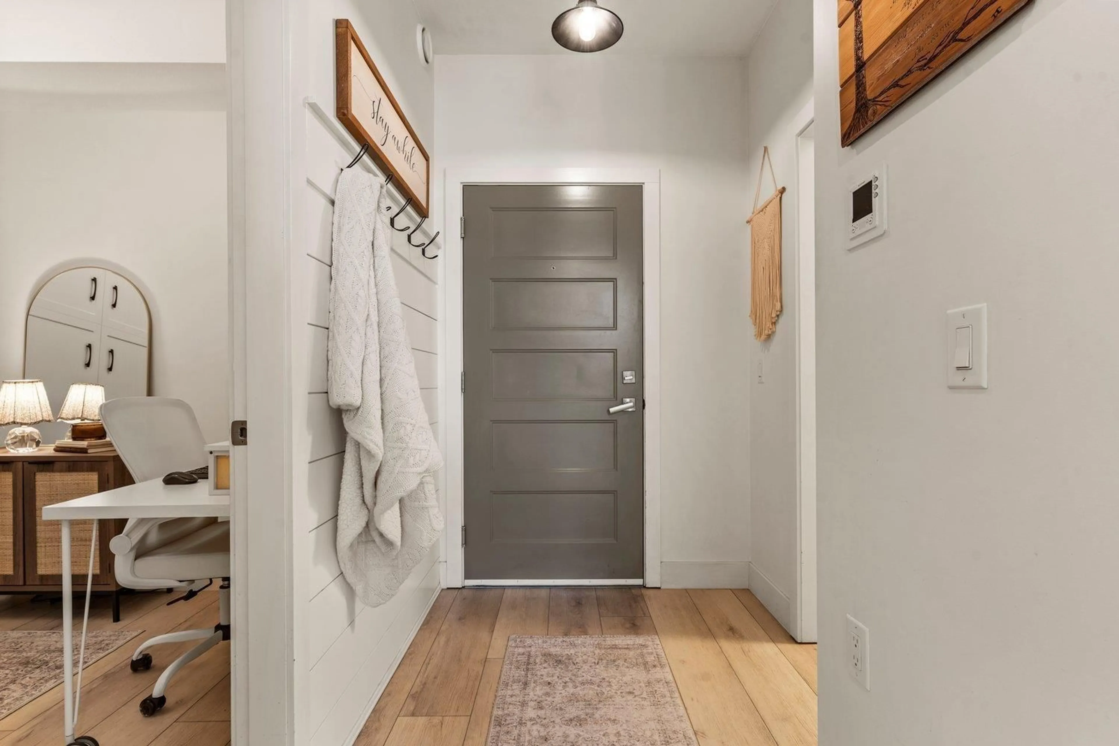 Indoor entryway for 405 - 9130 CORBOULD STREET, Chilliwack British Columbia V2P4A5