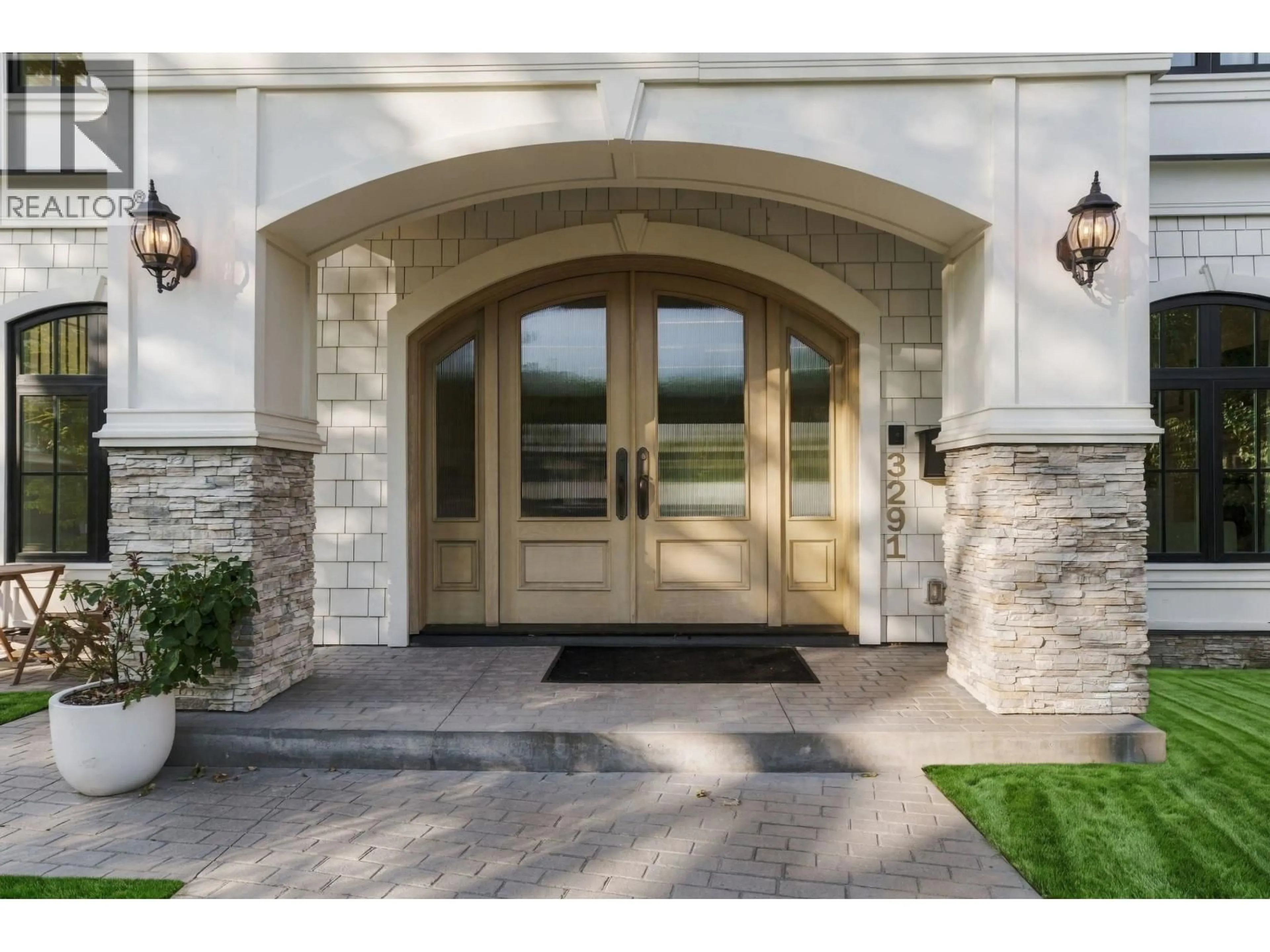 Indoor entryway for 3291 DOUGLAS CRESCENT, Richmond British Columbia V7B1G3