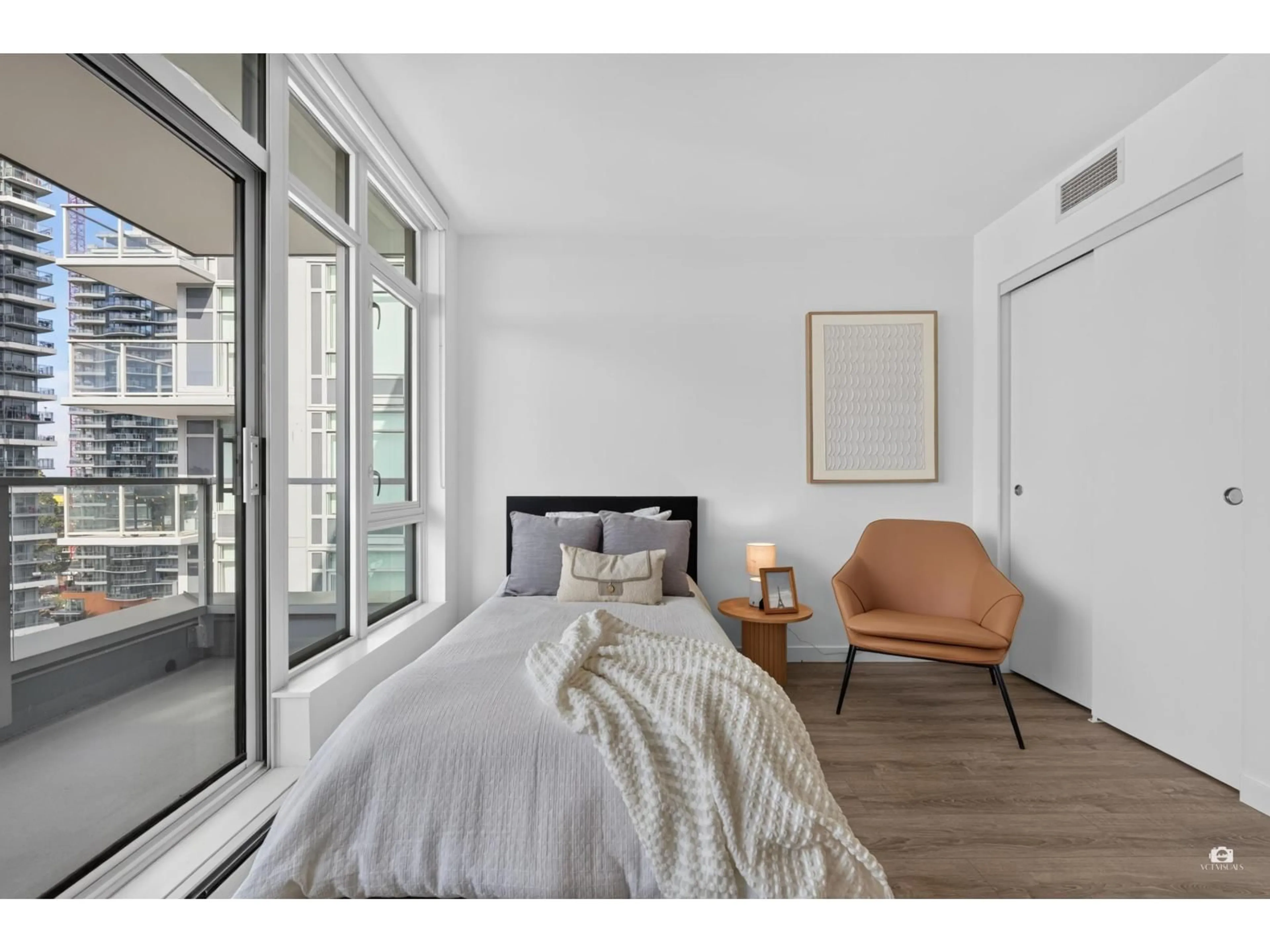 Bedroom with bed, unknown for 1115 - 13350 CENTRAL AVENUE, Surrey British Columbia V3T0S1