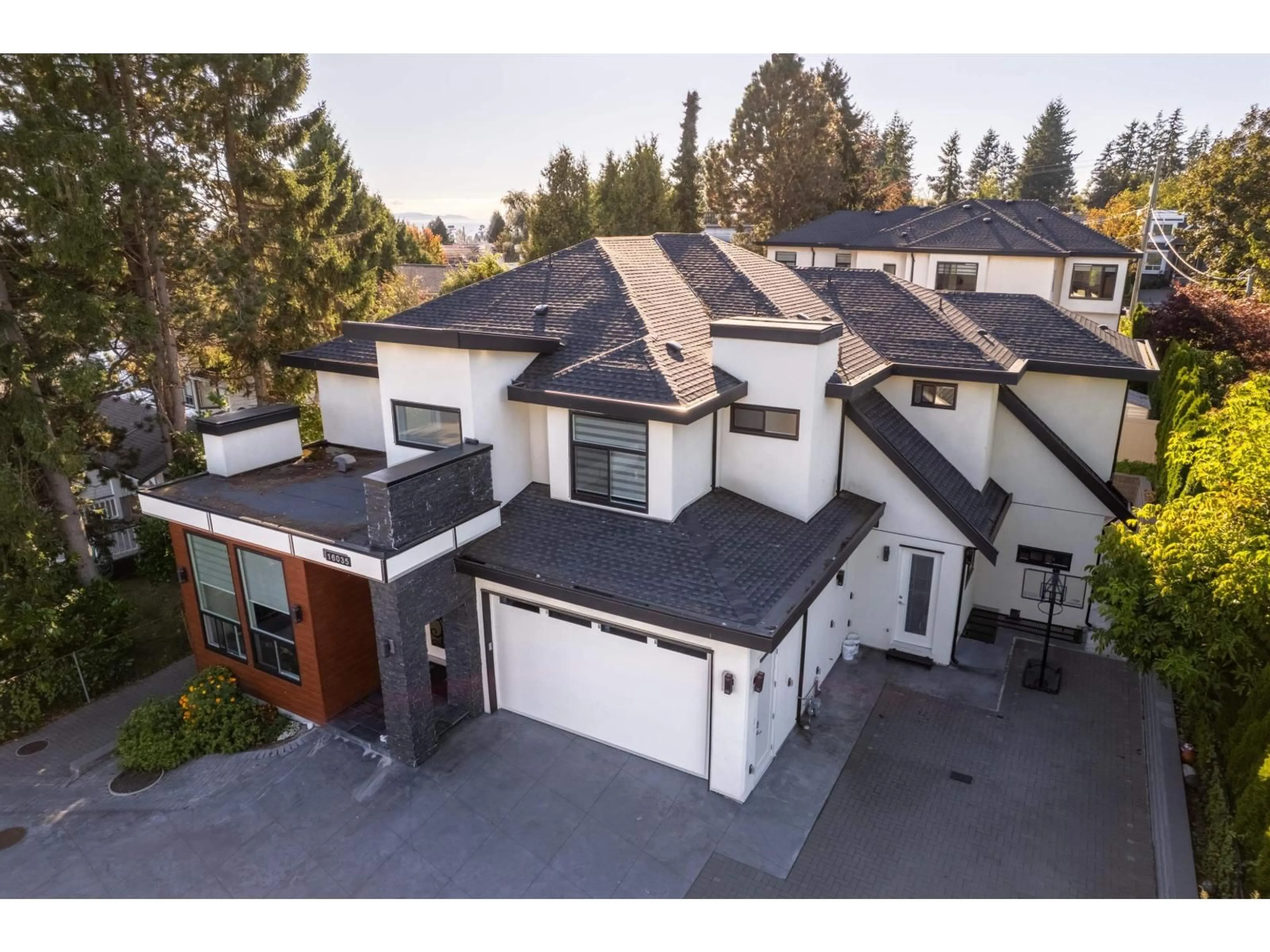 A pic from outside/outdoor area/front of a property/back of a property/a pic from drone, street for 16035 10A AVENUE, Surrey British Columbia V4A7W8