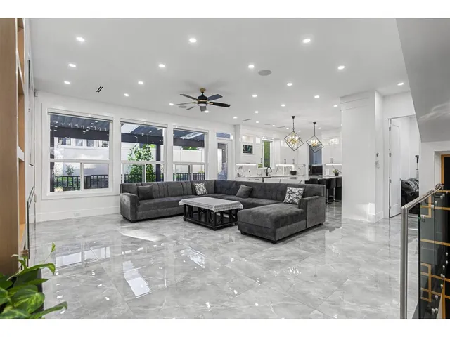 16035 10A AVENUE, Surrey 5