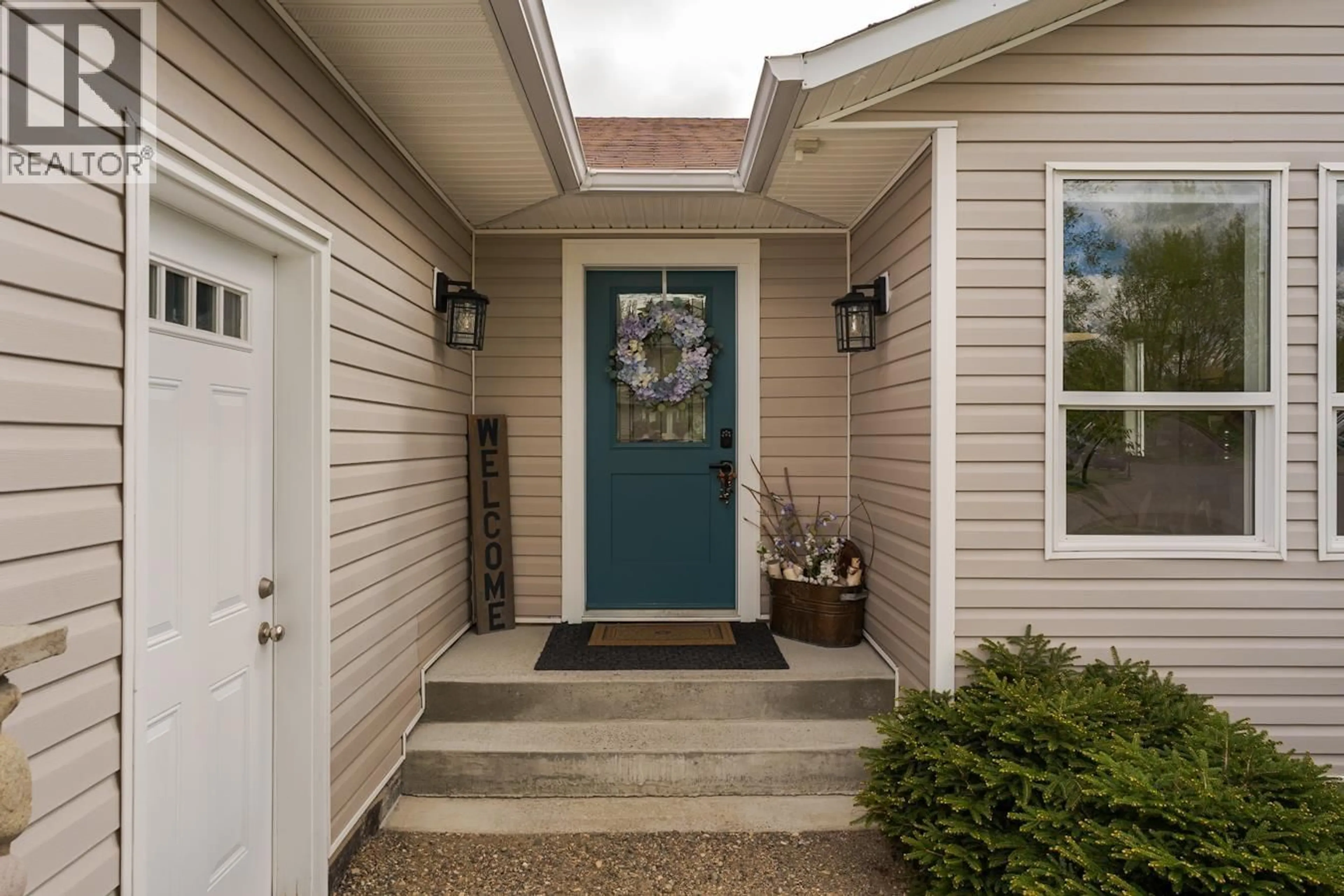 Indoor entryway for 5940 KOVACHICH DRIVE, Prince George British Columbia V2N6S9
