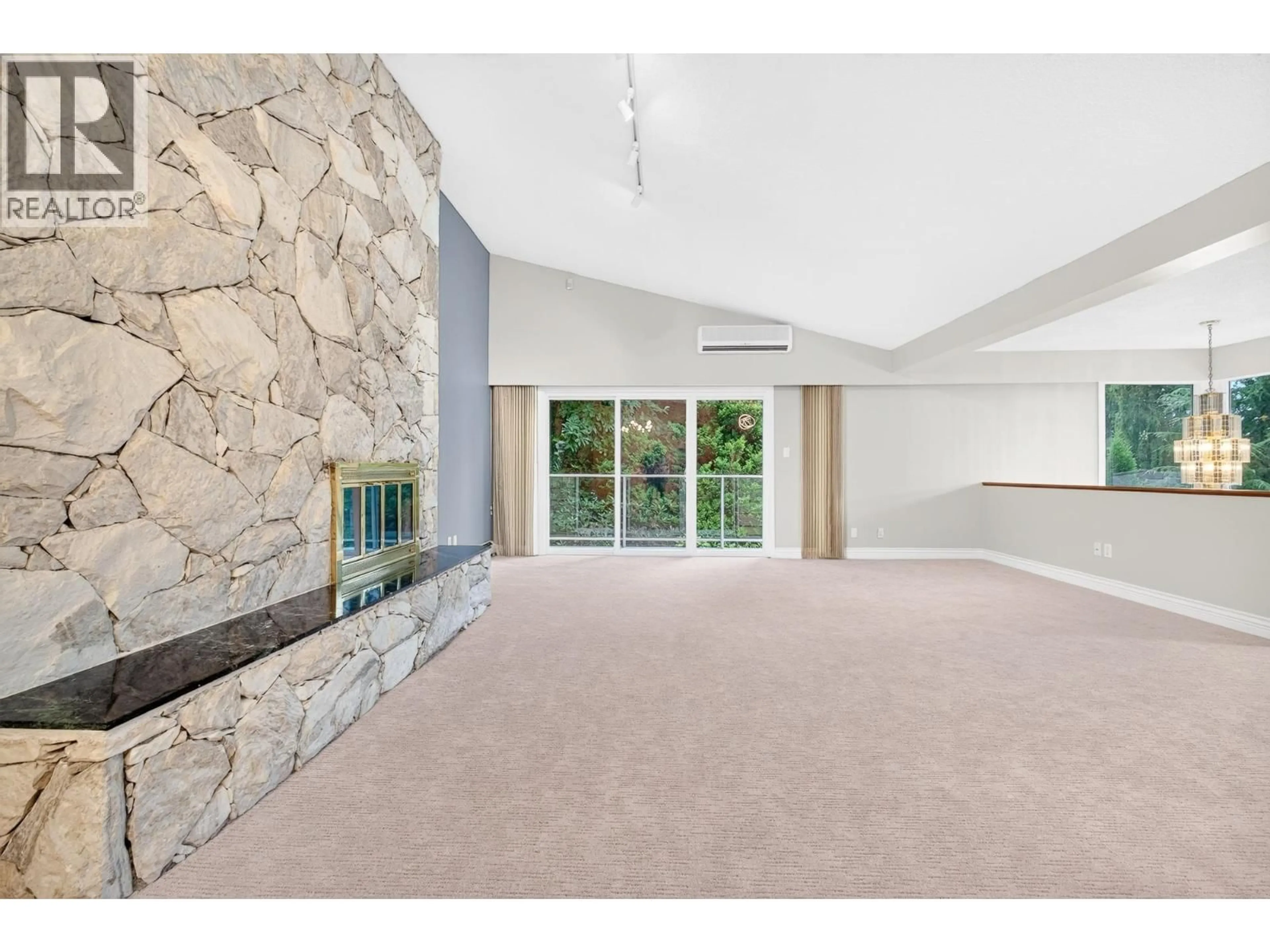 Indoor foyer for 5966 BAFFIN PLACE, Burnaby British Columbia V5H3S8