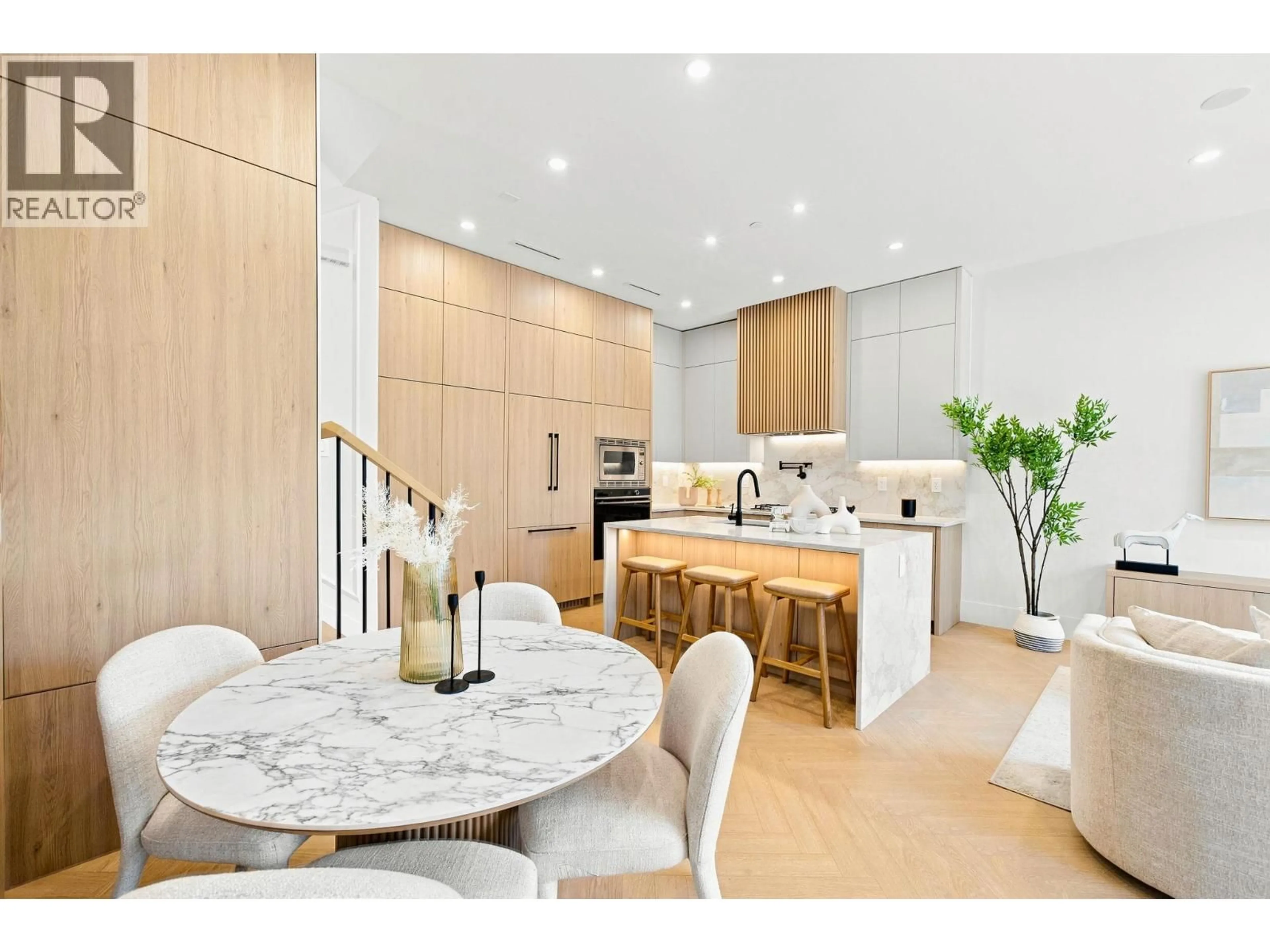 Open concept kitchen, ceramic/tile floor for 1 - 648 E 23RD AVENUE, Vancouver British Columbia V5V1X8