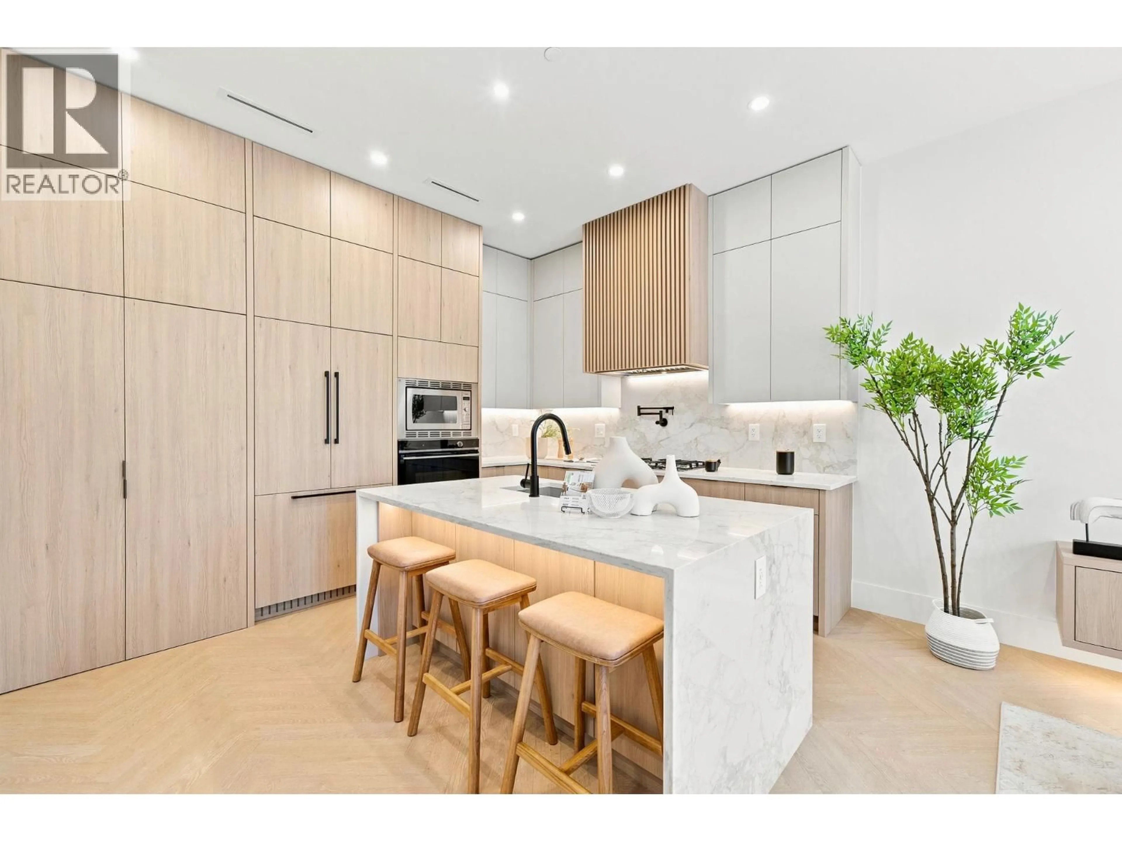 Contemporary kitchen, ceramic/tile floor for 1 - 648 E 23RD AVENUE, Vancouver British Columbia V5V1X8