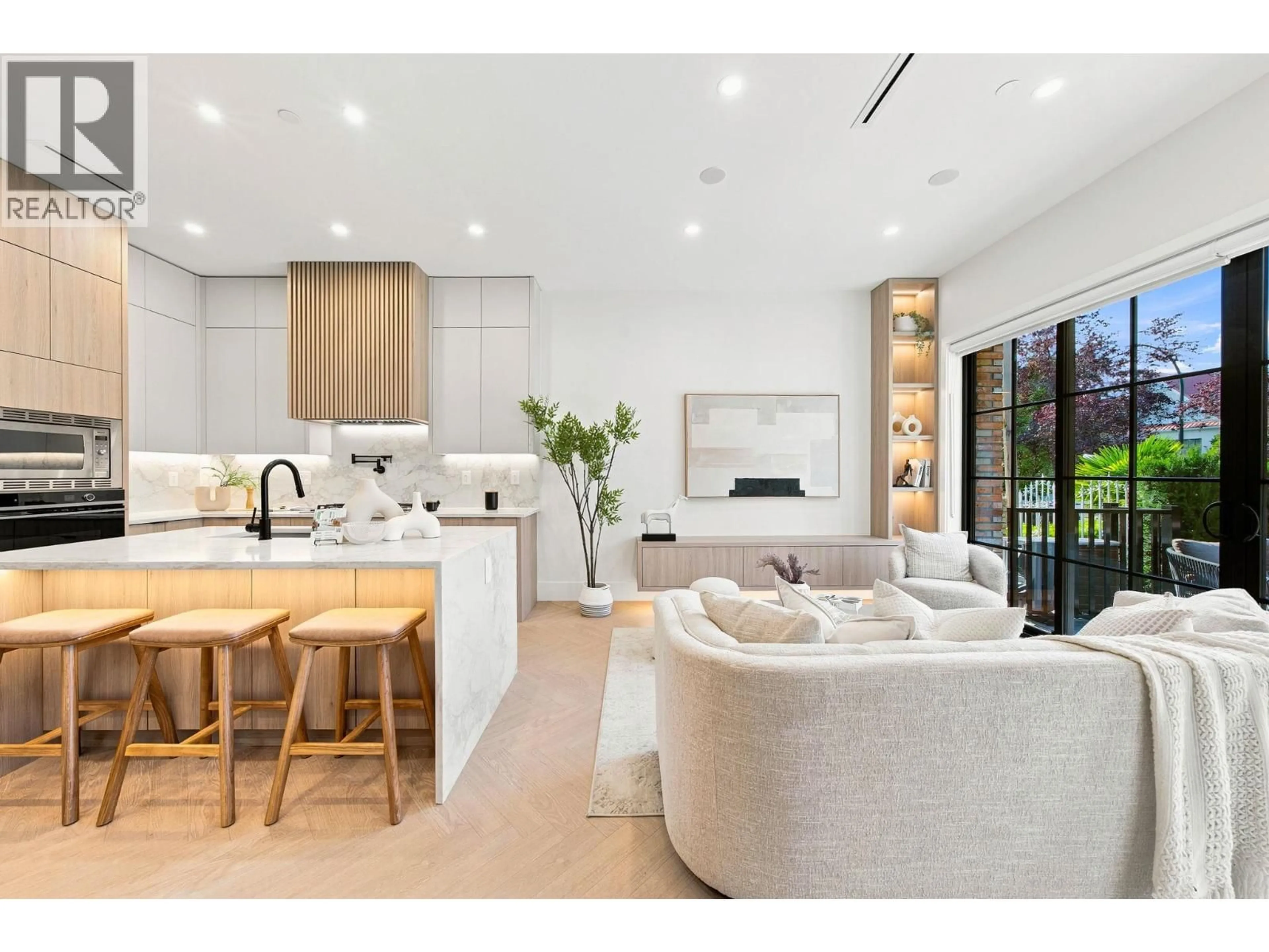 Open concept kitchen, ceramic/tile floor for 2 - 648 E 23RD AVENUE, Vancouver British Columbia V5V1X8