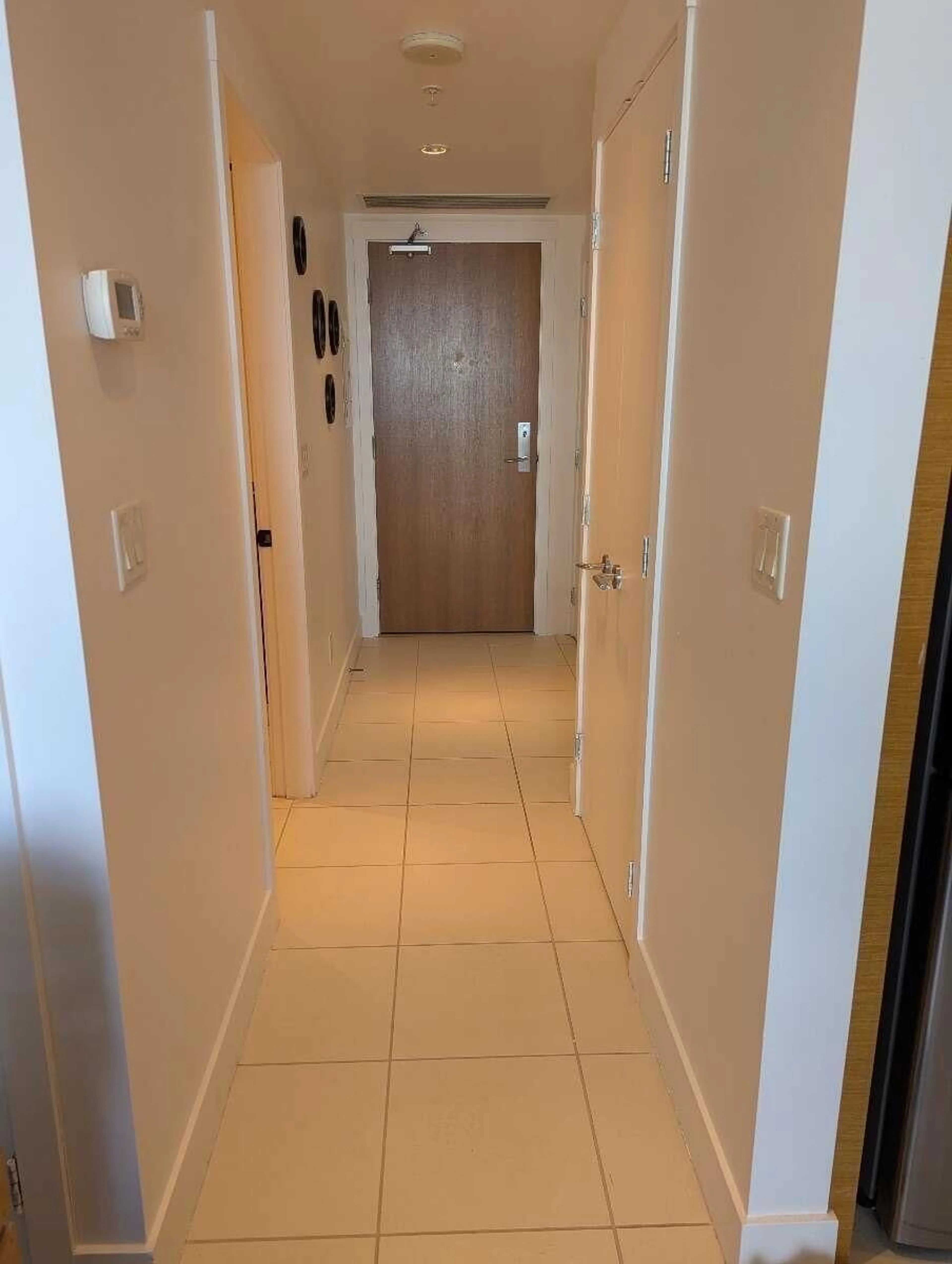 Indoor foyer for 605 - 1473 JOHNSTON ROAD, White Rock British Columbia V4B0A2
