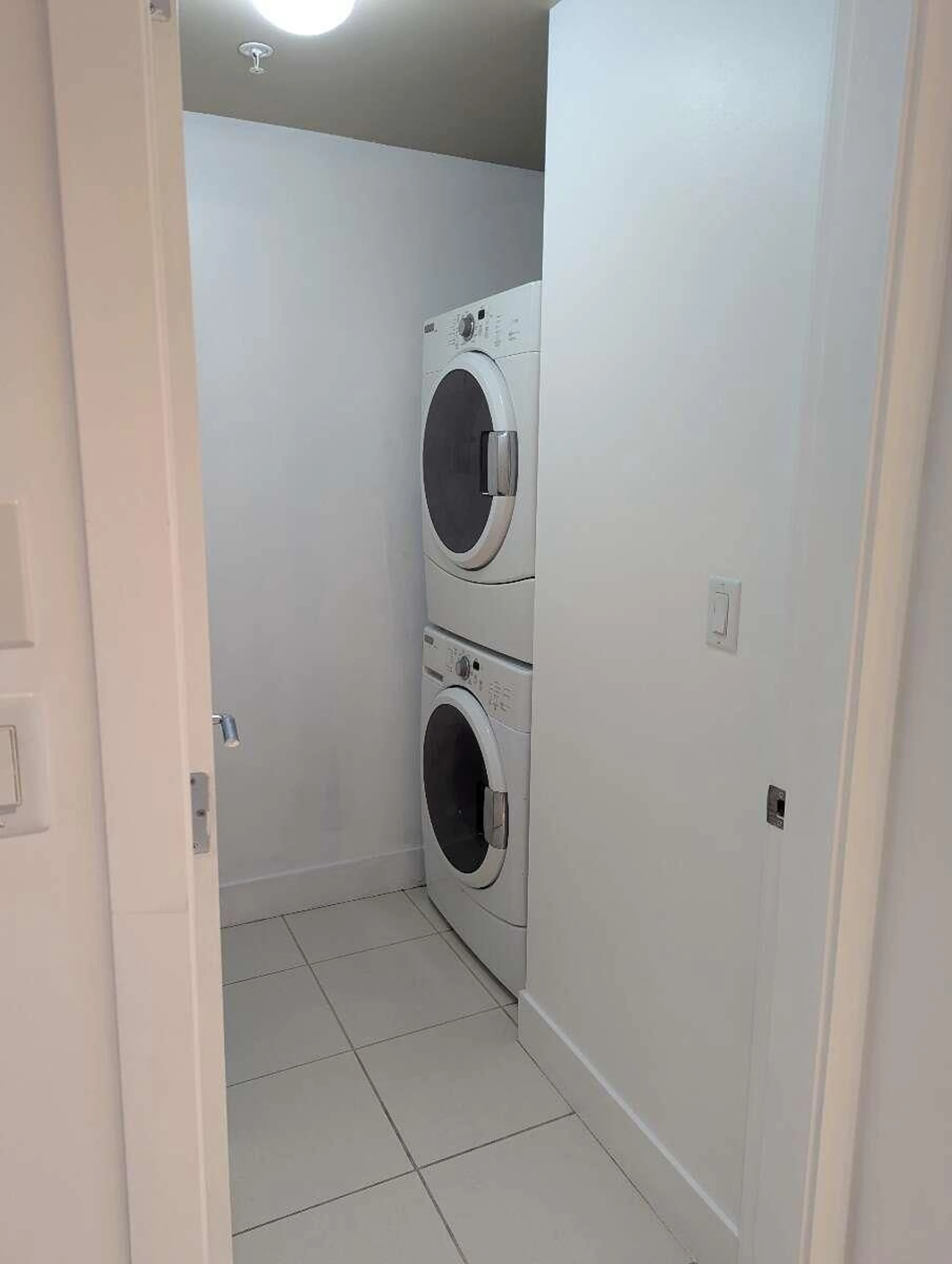 Laundry room for 605 - 1473 JOHNSTON ROAD, White Rock British Columbia V4B0A2