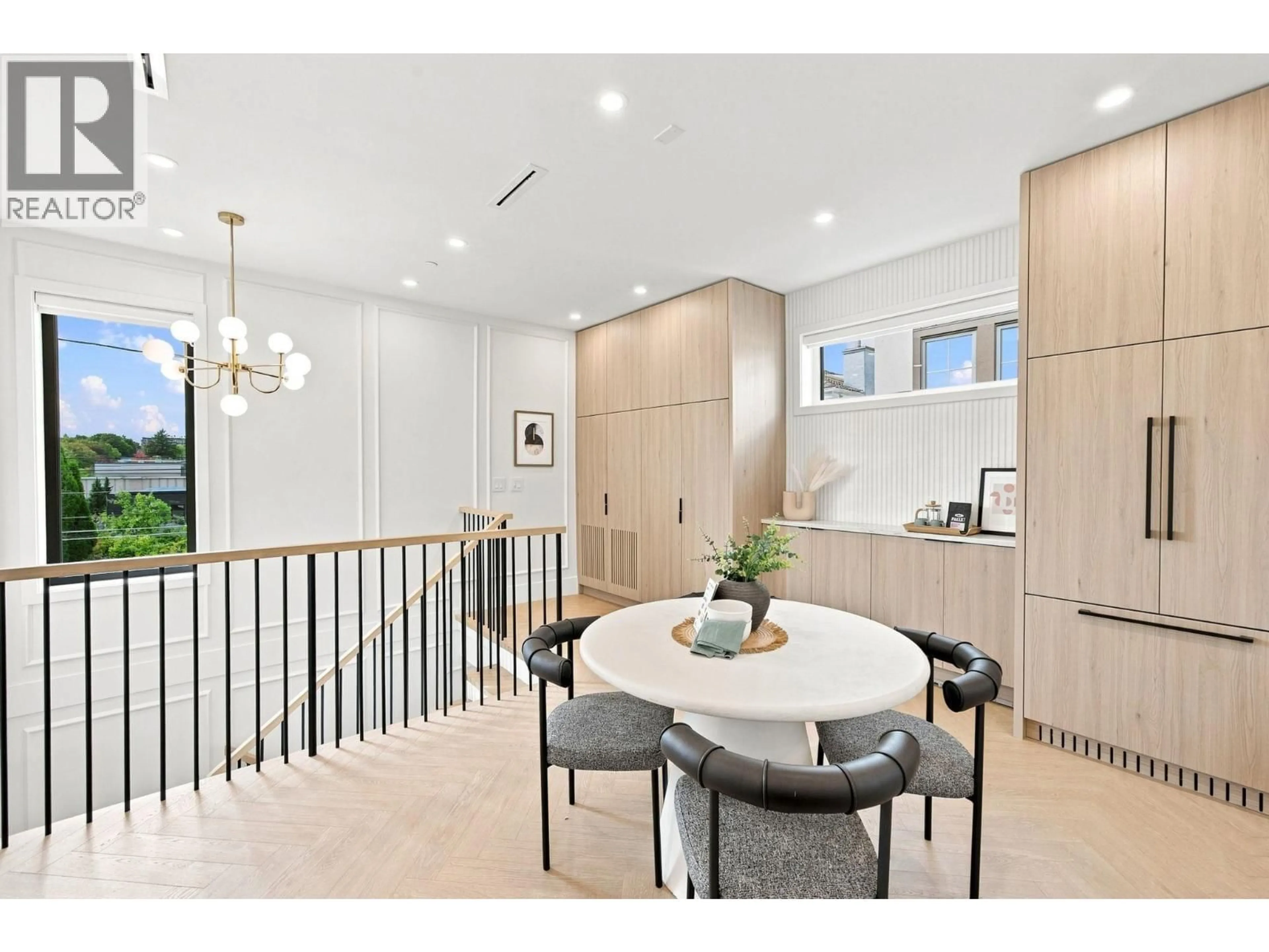 Unknown for 646 E 23RD AVENUE, Vancouver British Columbia V5V1X8