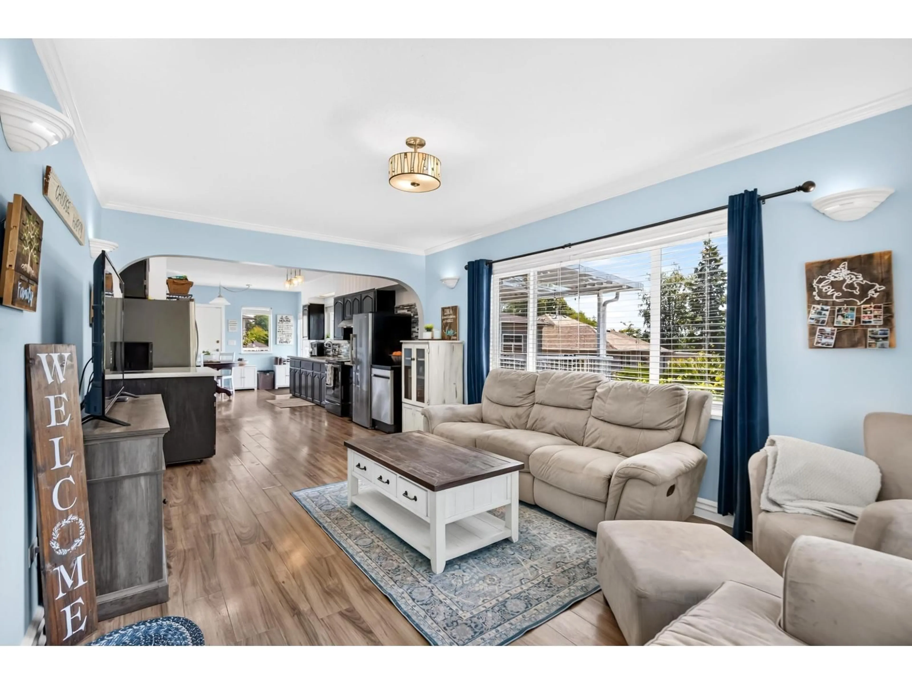Living room with furniture, unknown for 8134 CEDAR STREET, Mission British Columbia V2V3N3