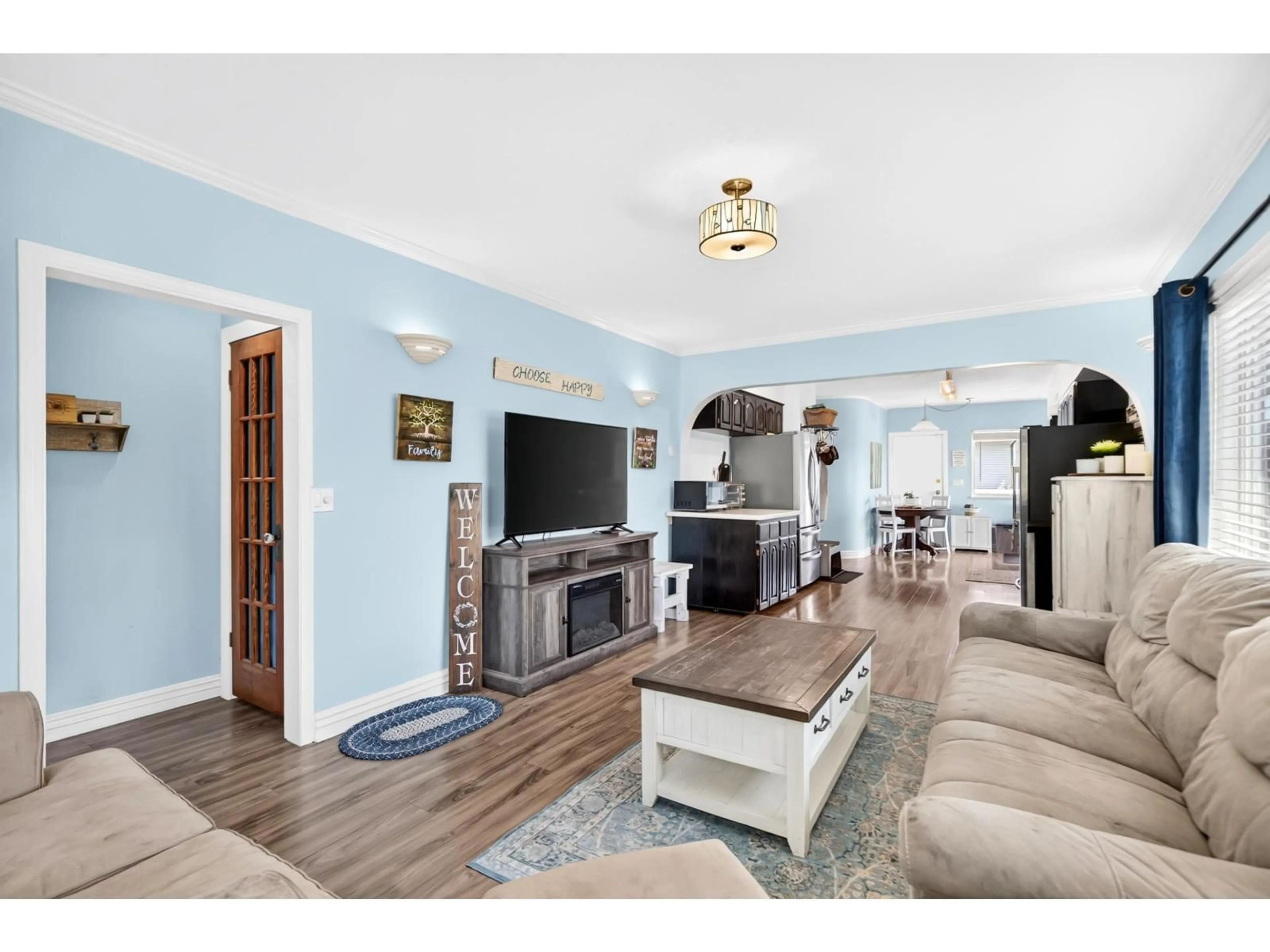 Living room with furniture, wood/laminate floor for 8134 CEDAR STREET, Mission British Columbia V2V3N3