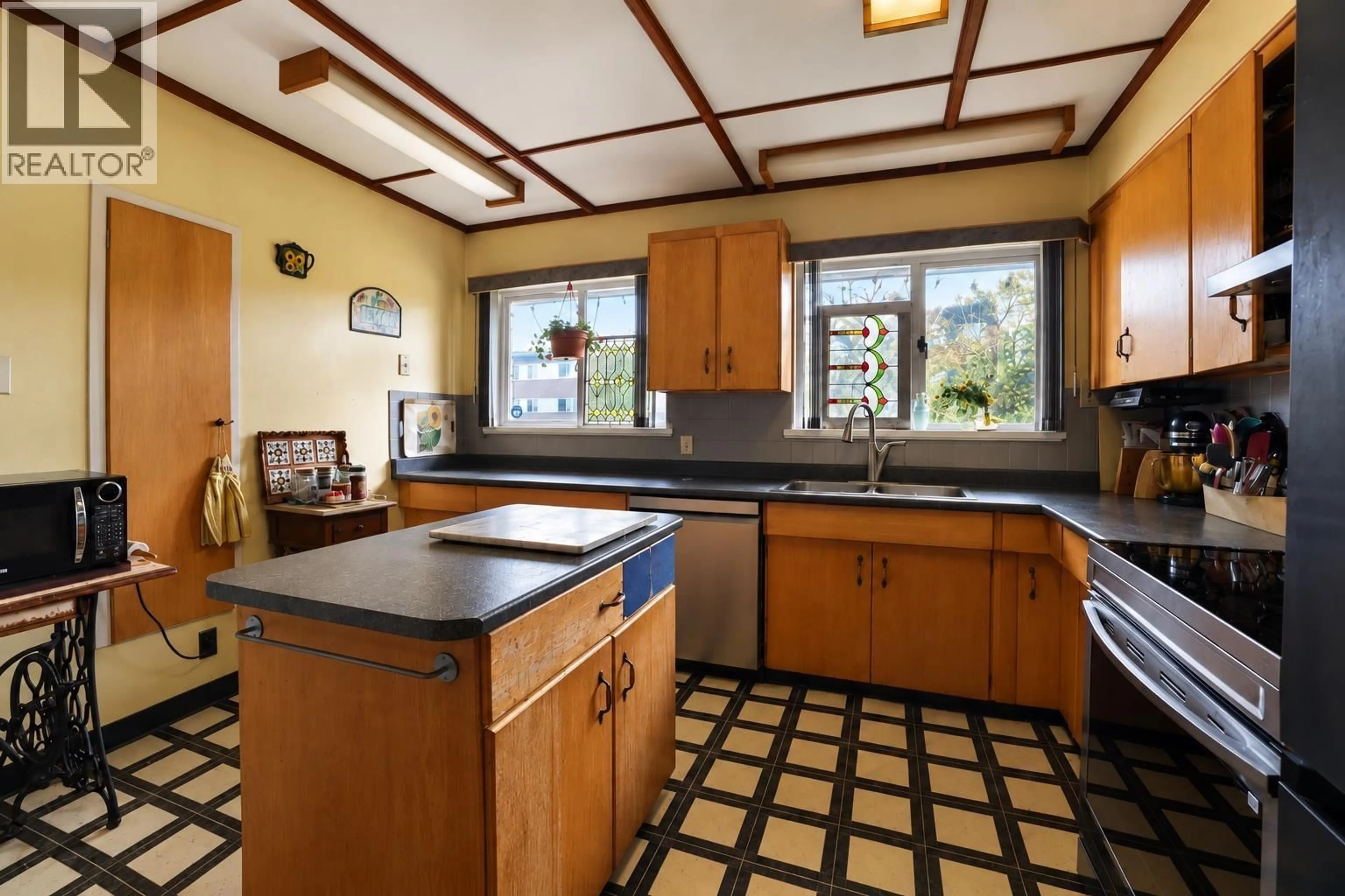 Standard kitchen, ceramic/tile floor for 1516 ALBATROSS AVENUE, Kitimat British Columbia V8C1R1