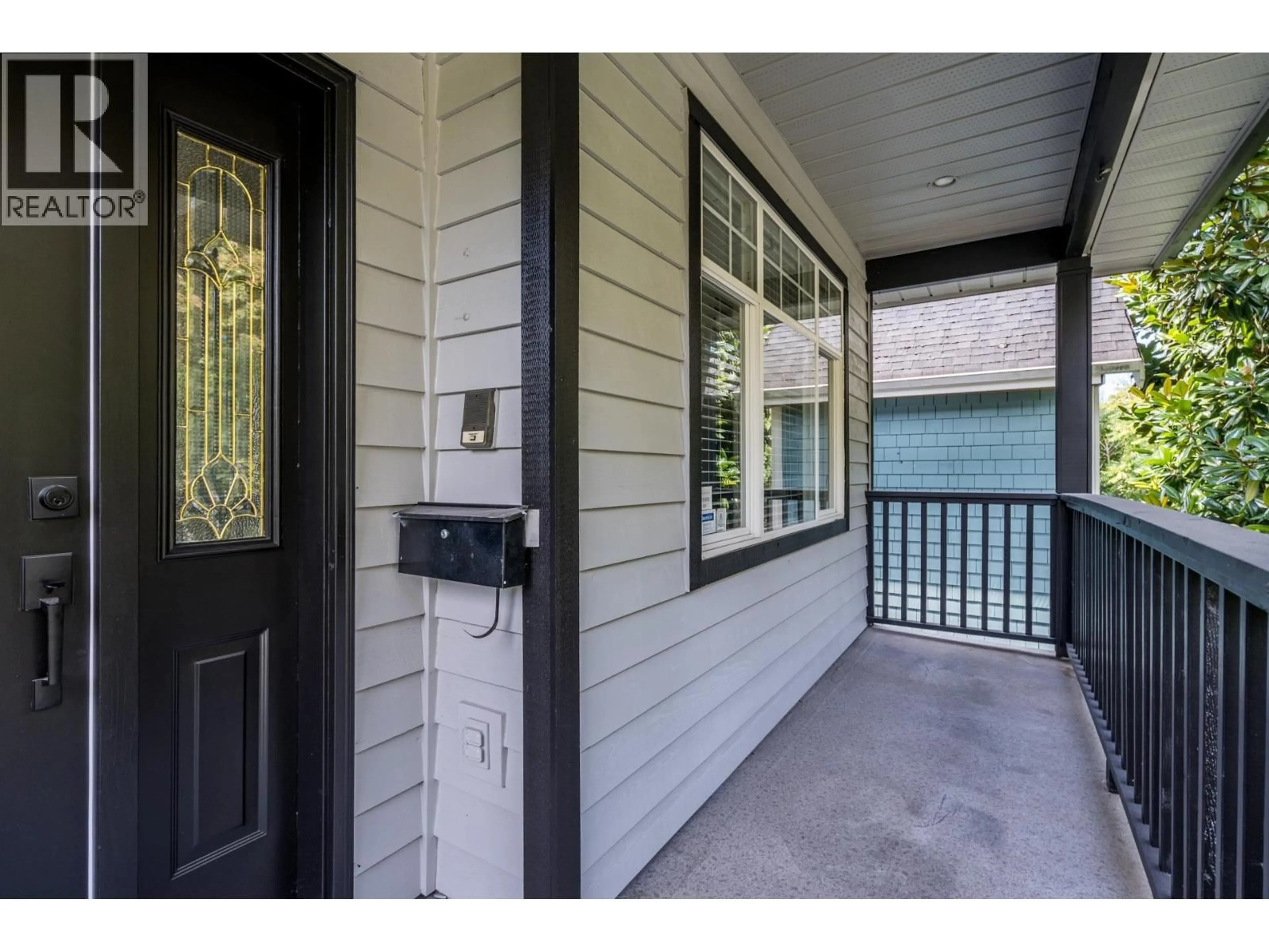Indoor entryway for 1546 2ND AVENUE, Vancouver British Columbia V5N1C7