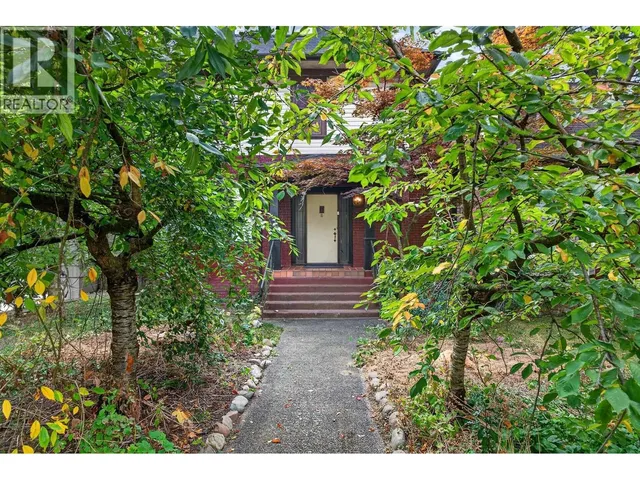118 QUEENS AVENUE, New Westminster 3