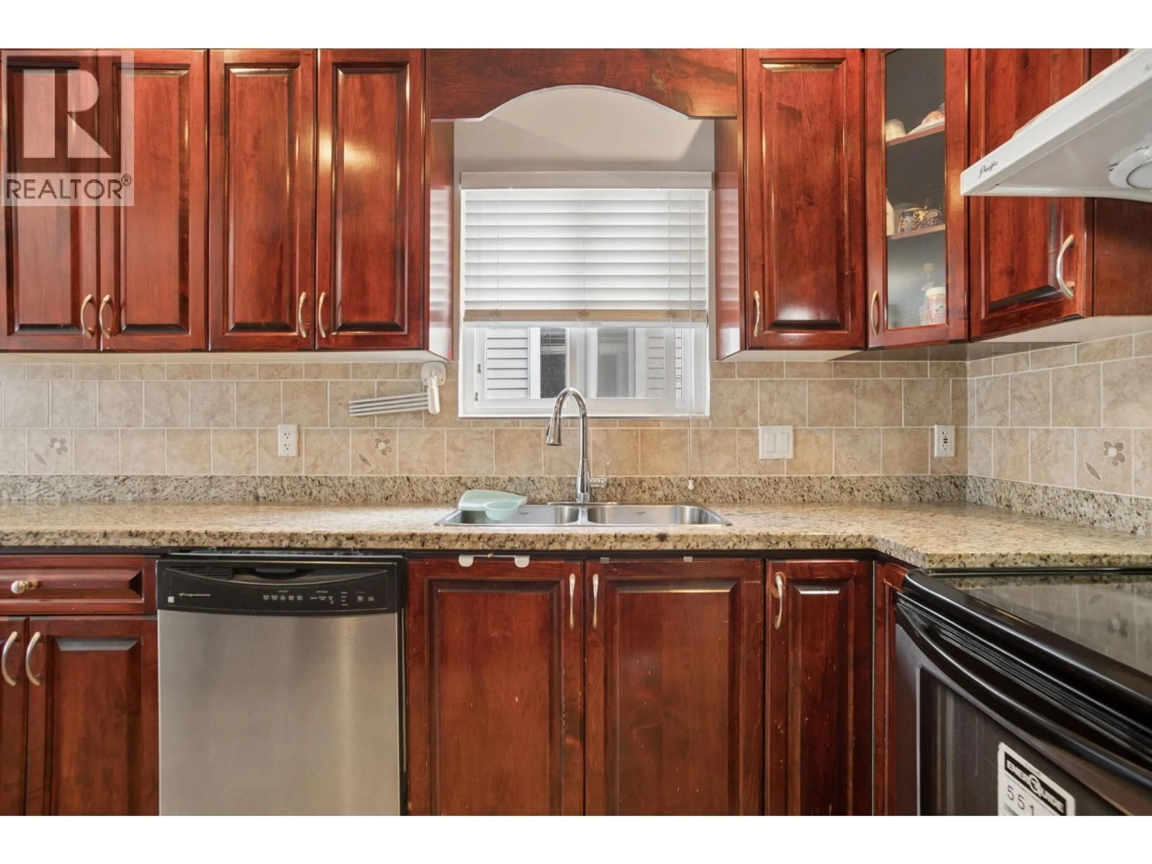 Standard kitchen, ceramic/tile floor for 7487 ROSEWOOD STREET, Burnaby British Columbia V5E2G6