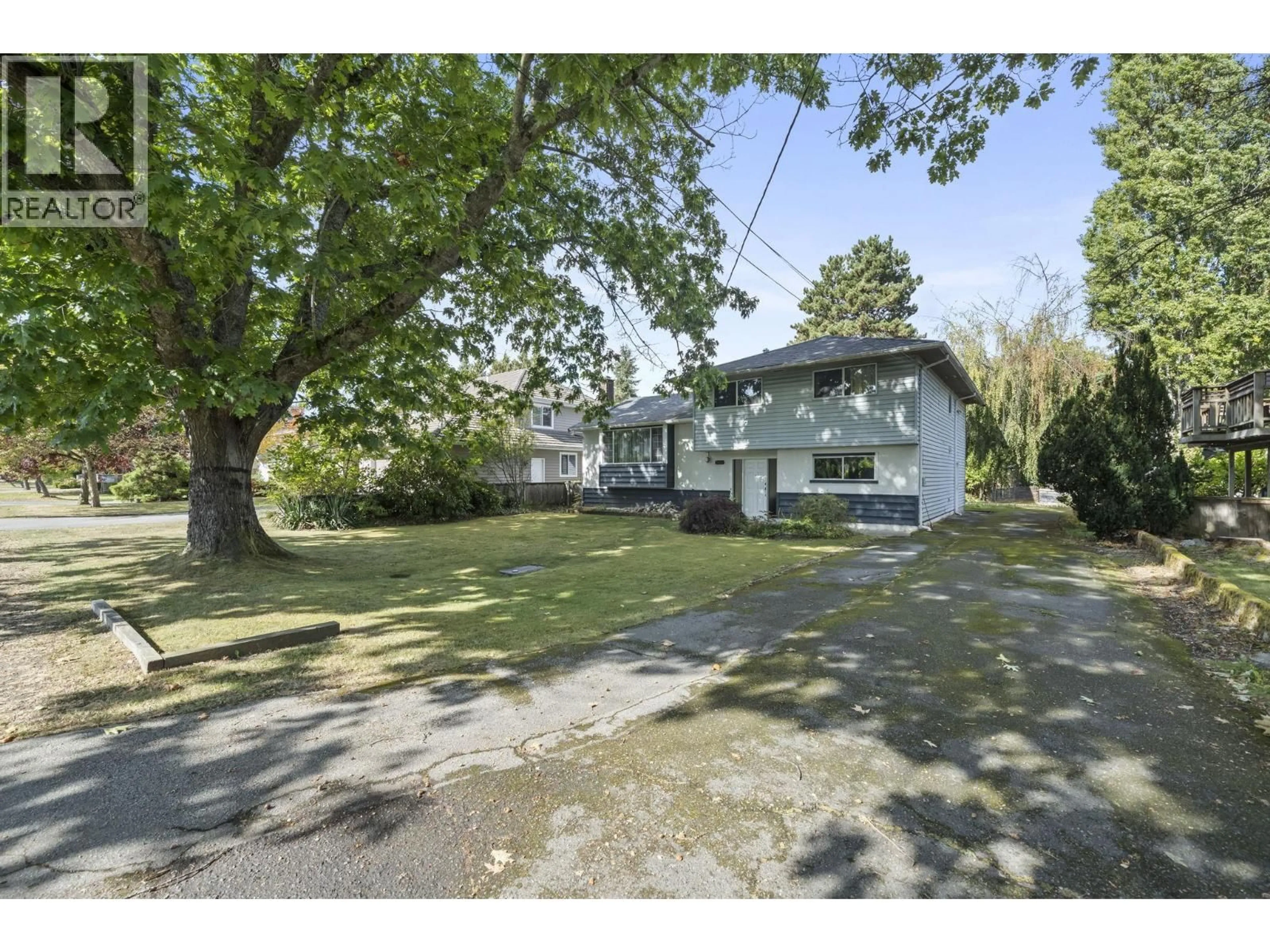 A pic from outside/outdoor area/front of a property/back of a property/a pic from drone, street for 3471 TRUMOND AVENUE, Richmond British Columbia V7E1B4