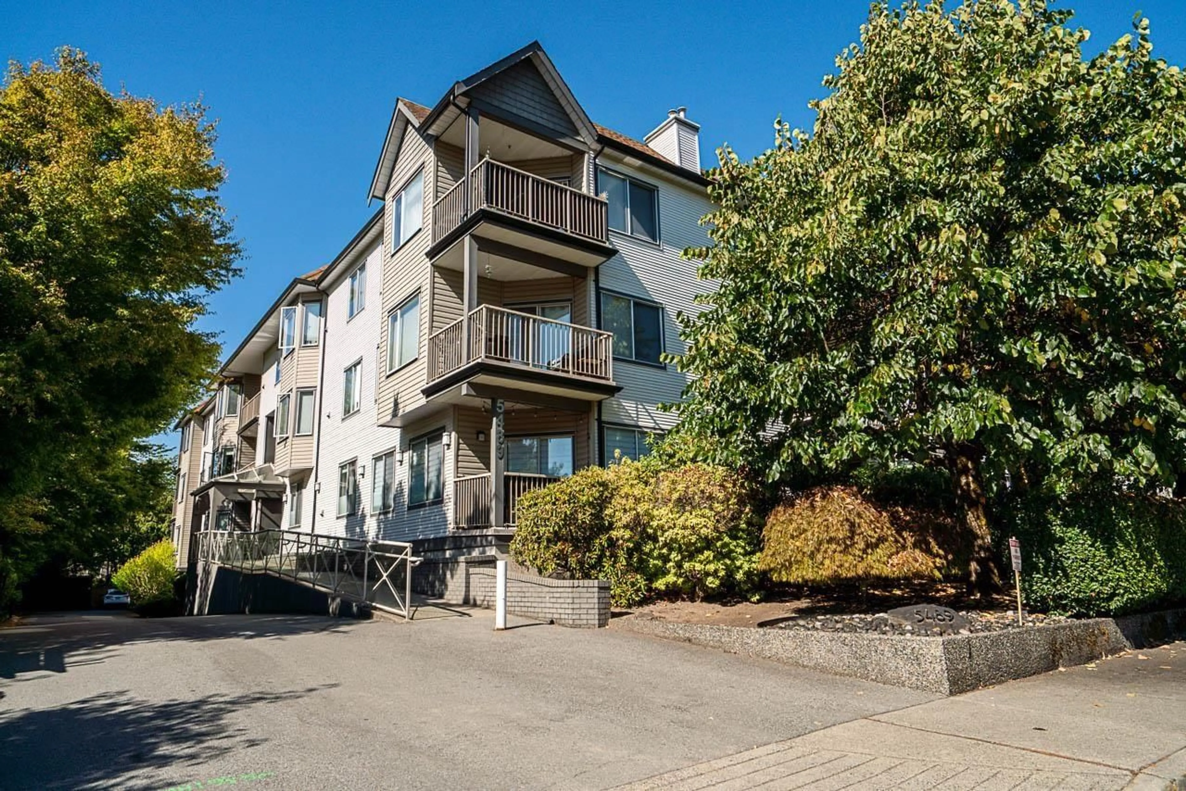 Patio, street for 304 - 5489 201 STREET, Langley British Columbia V3A1P8