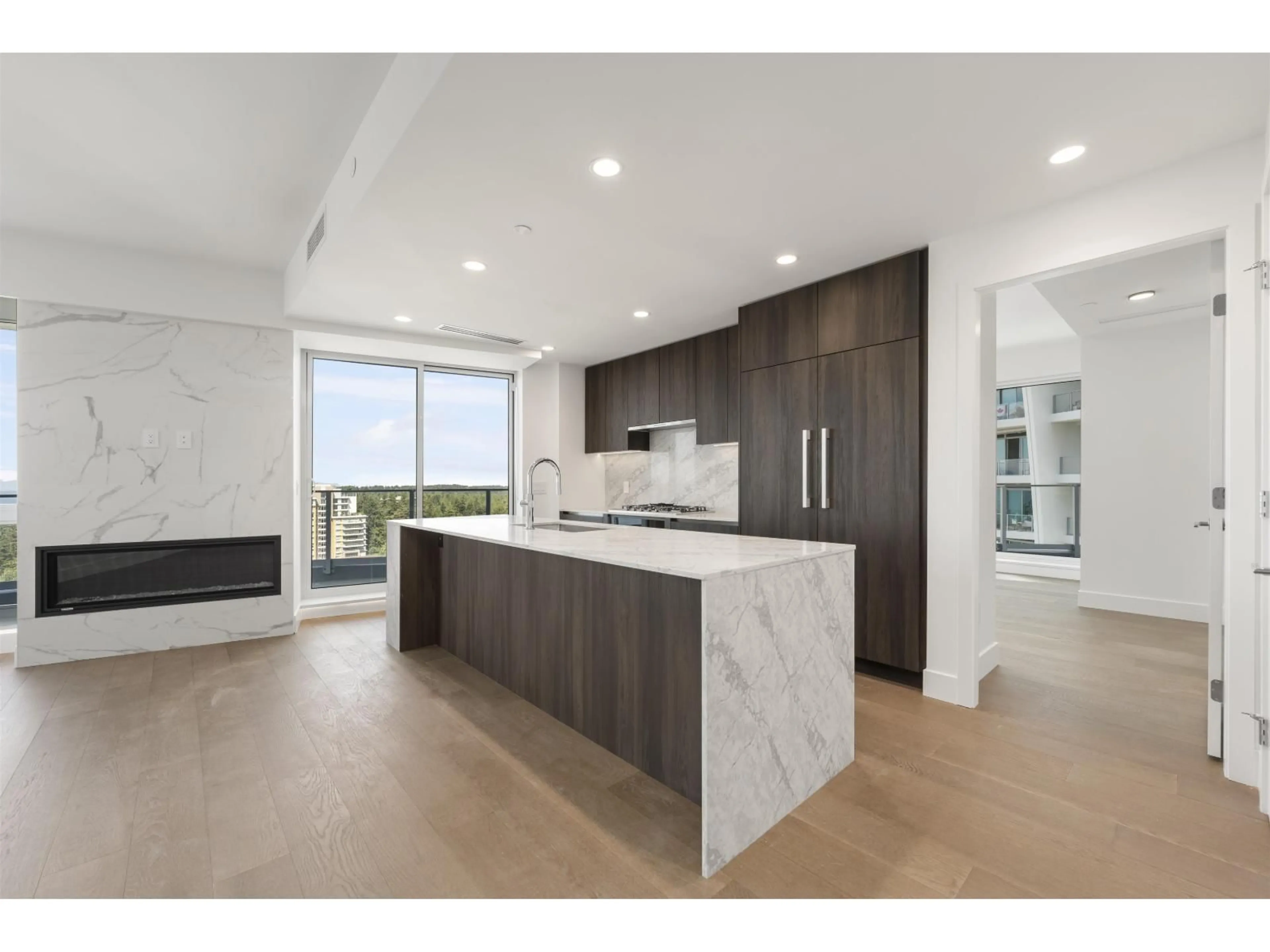 Open concept kitchen, ceramic/tile floor for 1401 - 1475 FOSTER STREET, White Rock British Columbia V4B0C9