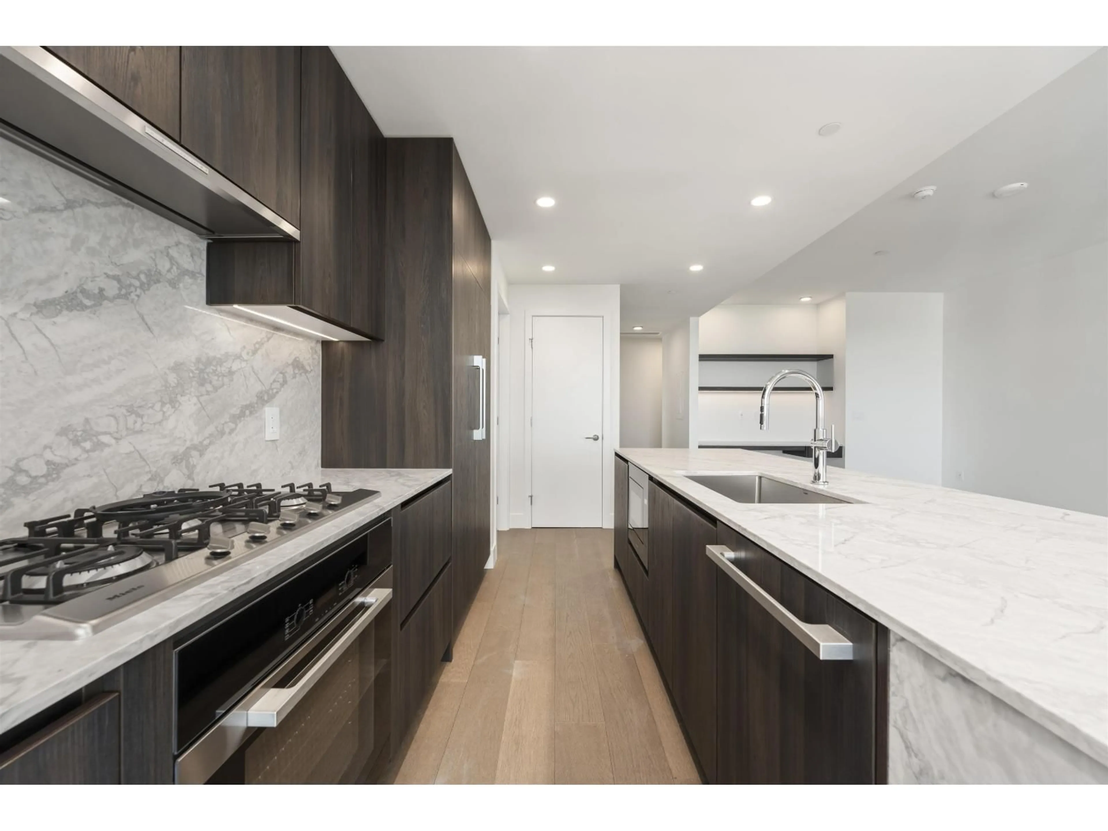 Open concept kitchen, ceramic/tile floor for 1401 - 1475 FOSTER STREET, White Rock British Columbia V4B0C9