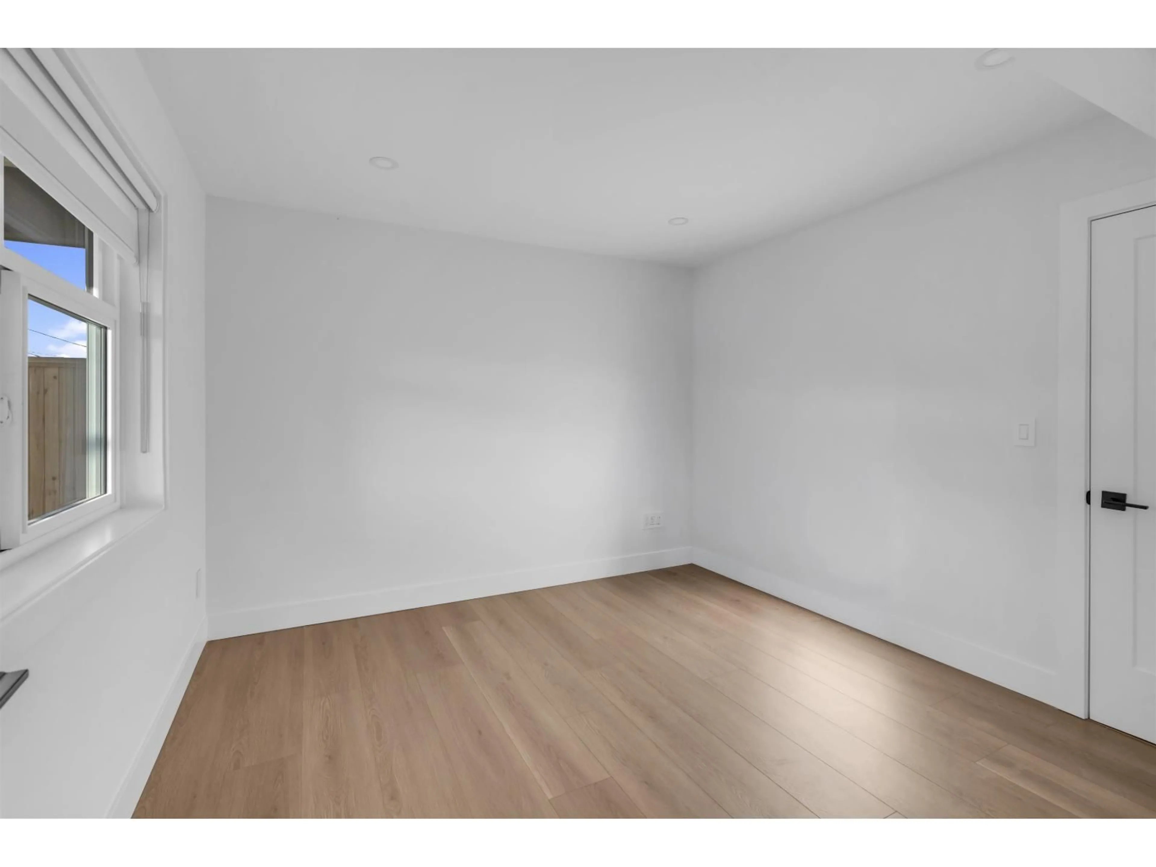 A pic of a room for 102 - 11410 139 STREET, Surrey British Columbia V3R2M1