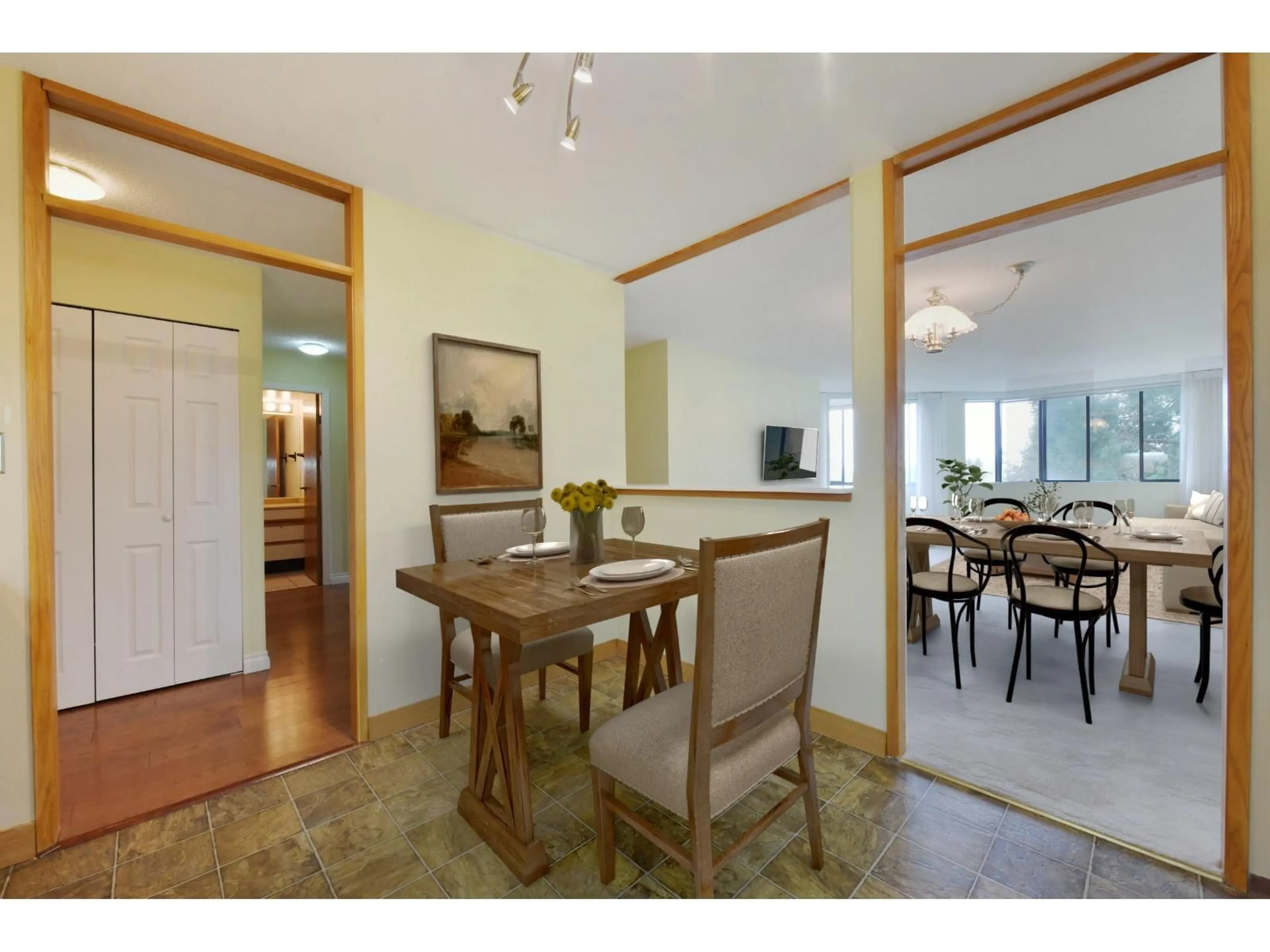 Dining room, wood/laminate floor for 407 - 1442 FOSTER STREET, White Rock British Columbia V4B3X7