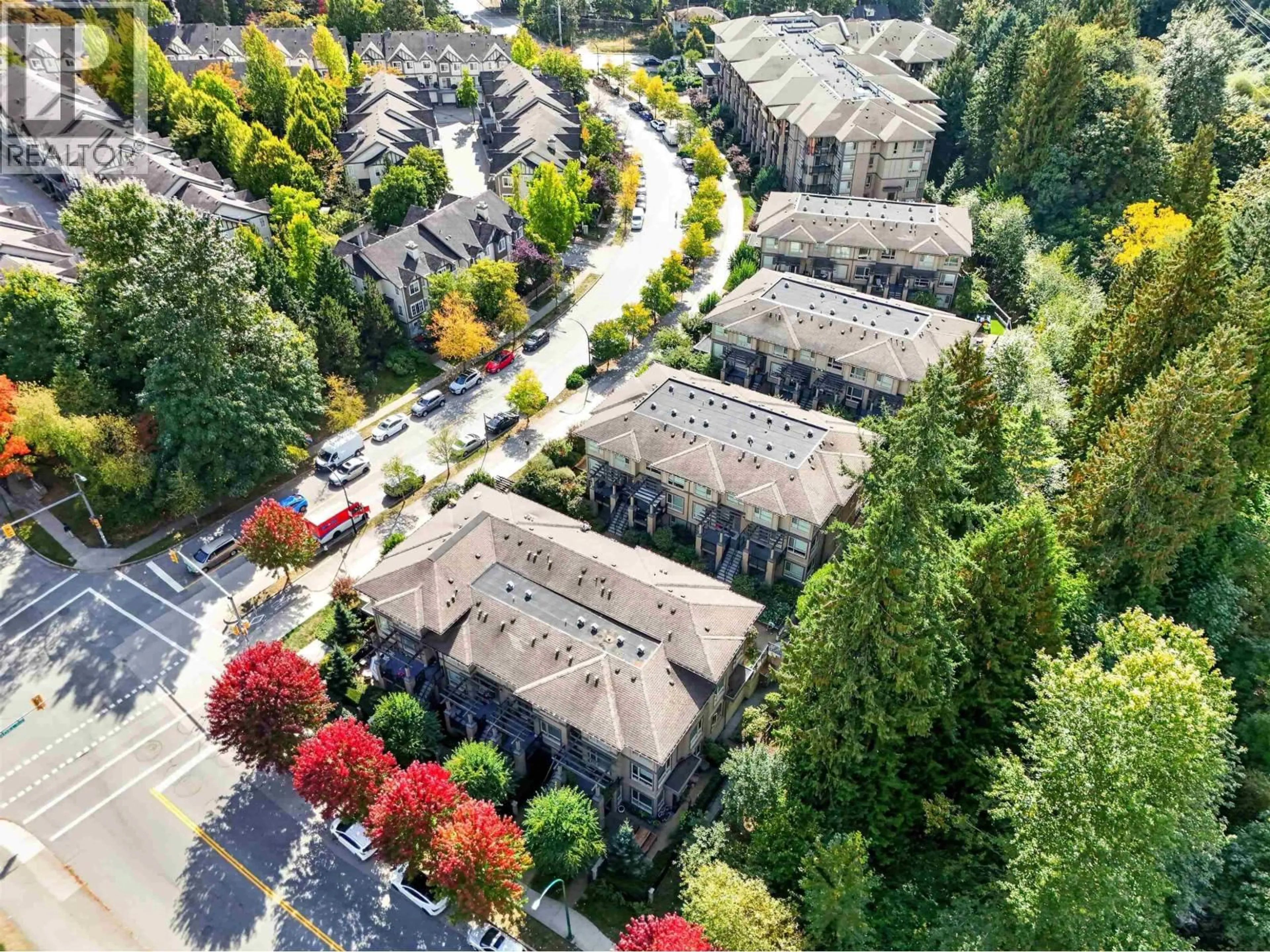 A pic from outside/outdoor area/front of a property/back of a property/a pic from drone, street for 3 - 3201 NOEL DRIVE, Burnaby British Columbia V3J7G3