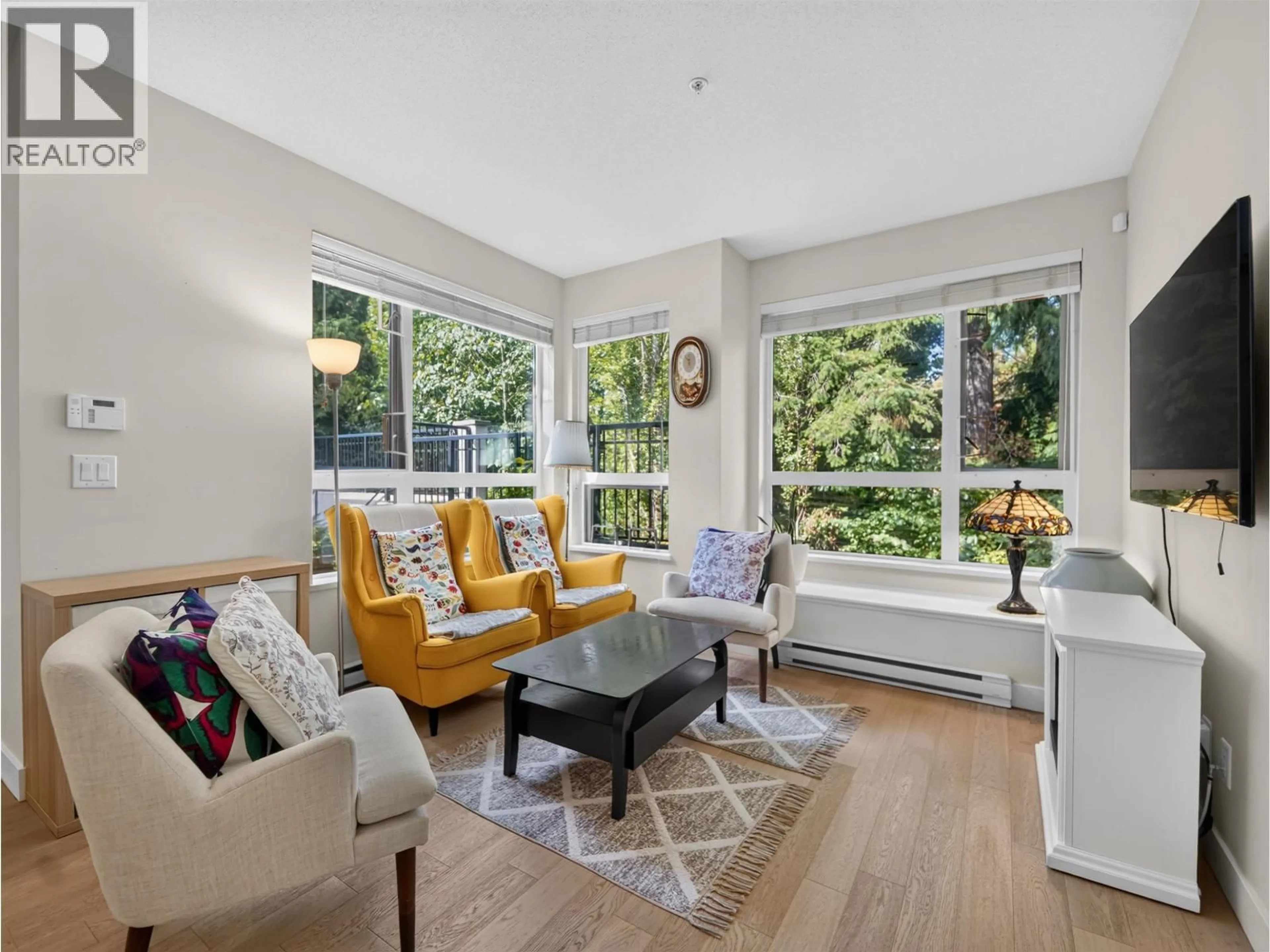 Living room with furniture, unknown for 3 - 3201 NOEL DRIVE, Burnaby British Columbia V3J7G3