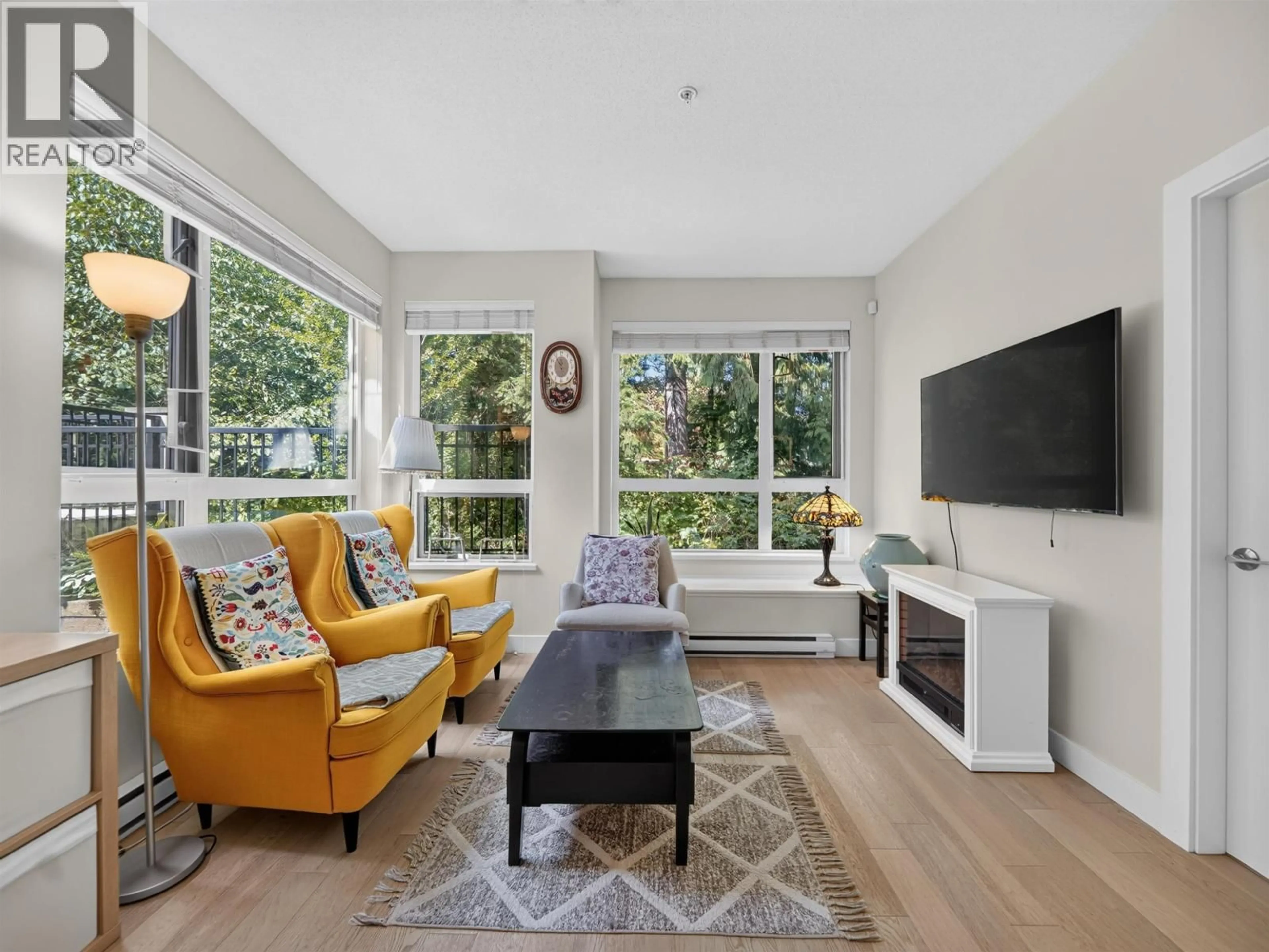 Living room with furniture, unknown for 3 - 3201 NOEL DRIVE, Burnaby British Columbia V3J7G3