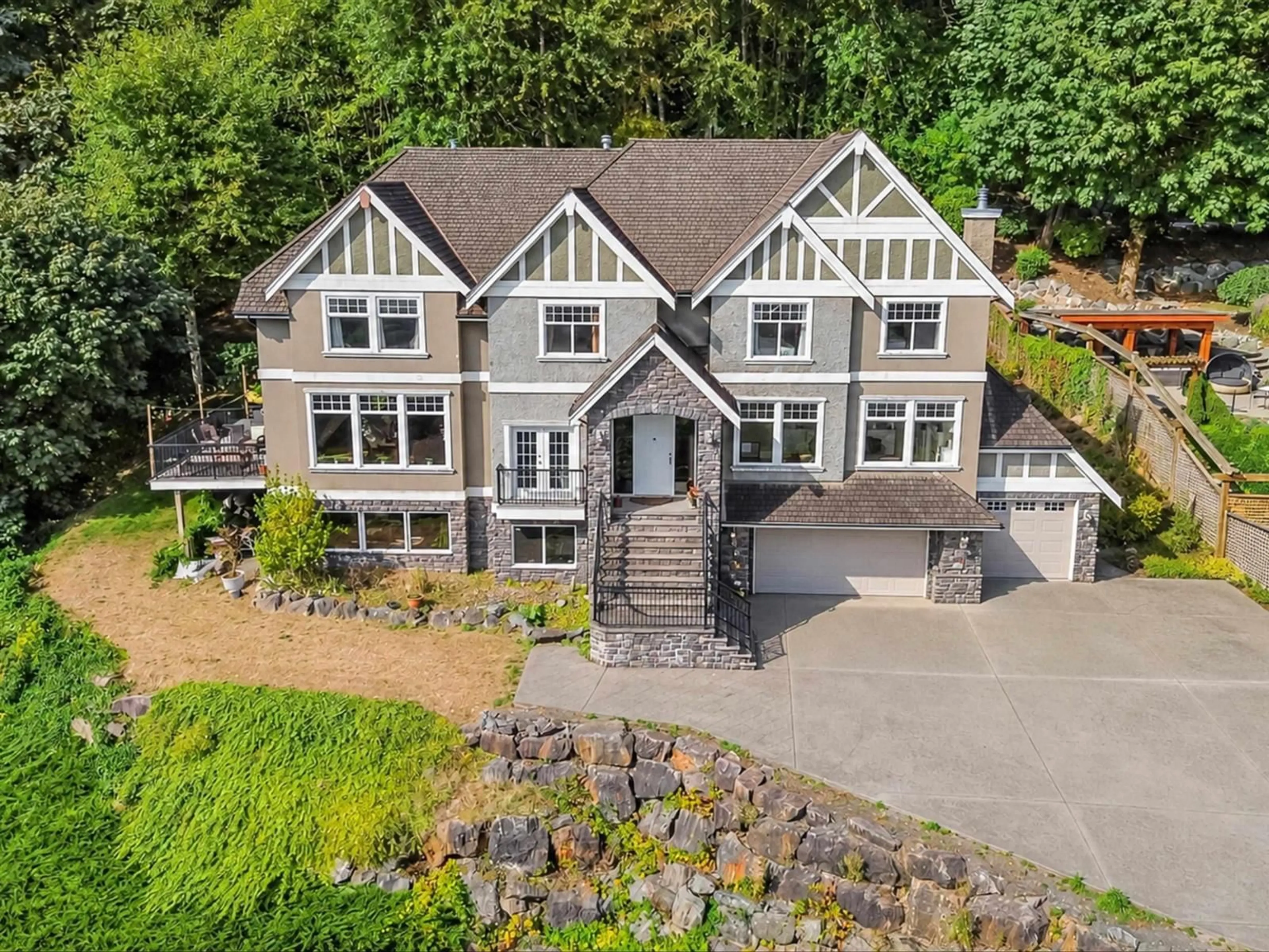 A pic from outside/outdoor area/front of a property/back of a property/a pic from drone, unknown for 2651 STONECROFT DRIVE, Abbotsford British Columbia V3G1K8