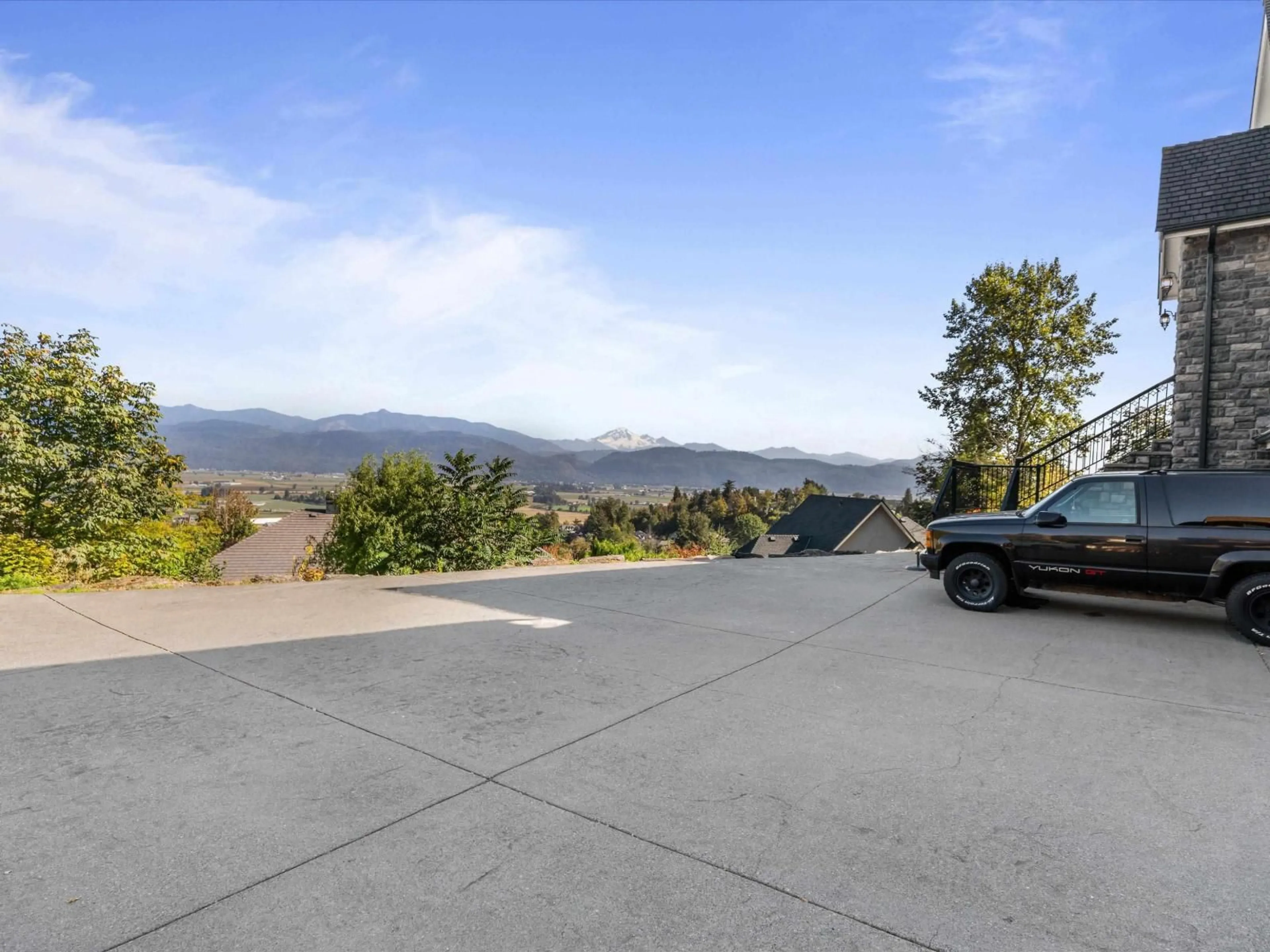 A pic from outside/outdoor area/front of a property/back of a property/a pic from drone, mountain view for 2651 STONECROFT DRIVE, Abbotsford British Columbia V3G1K8
