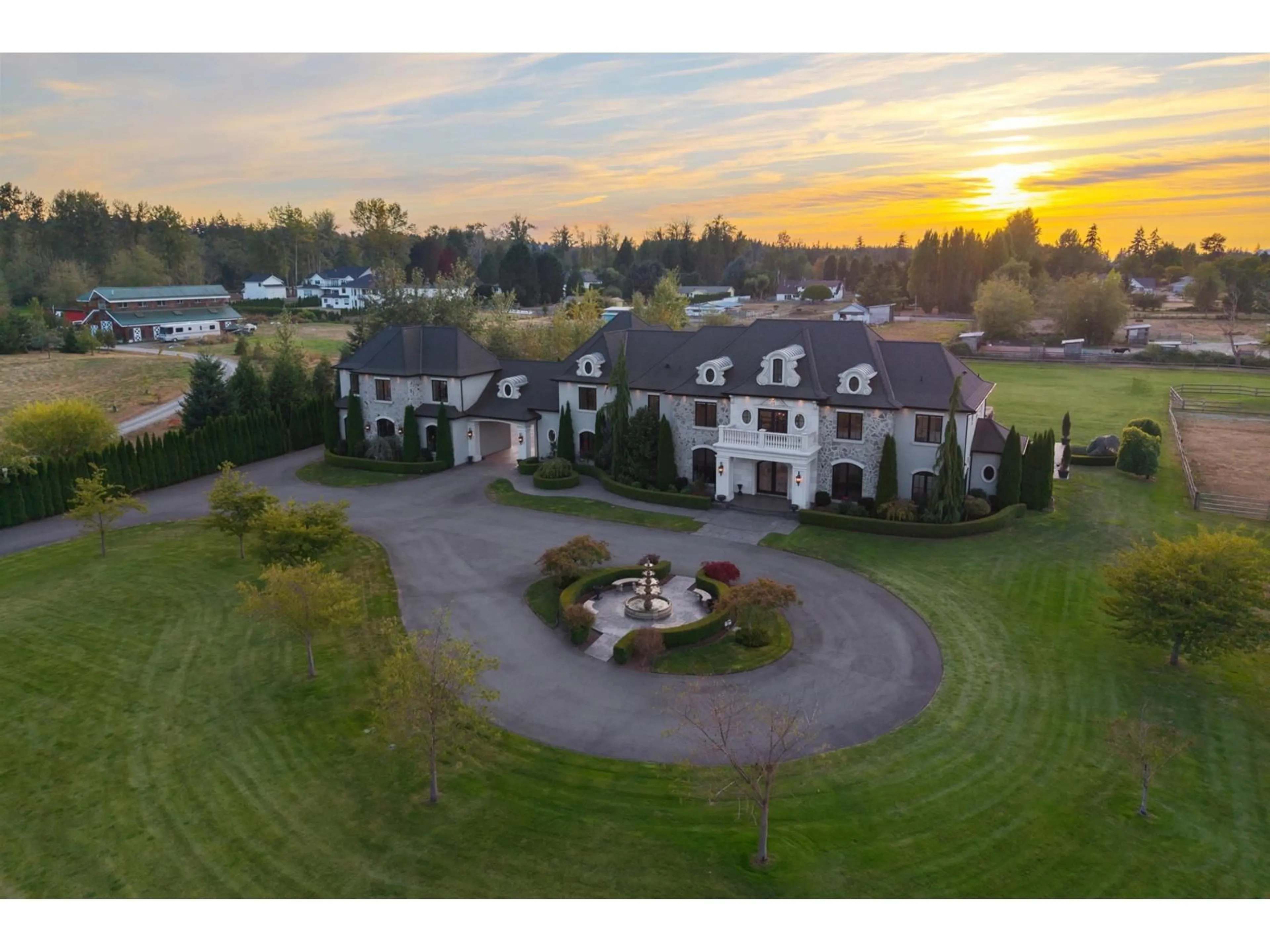 A pic from outside/outdoor area/front of a property/back of a property/a pic from drone, mountain view for 687 204TH STREET, Langley British Columbia V2Z1V5