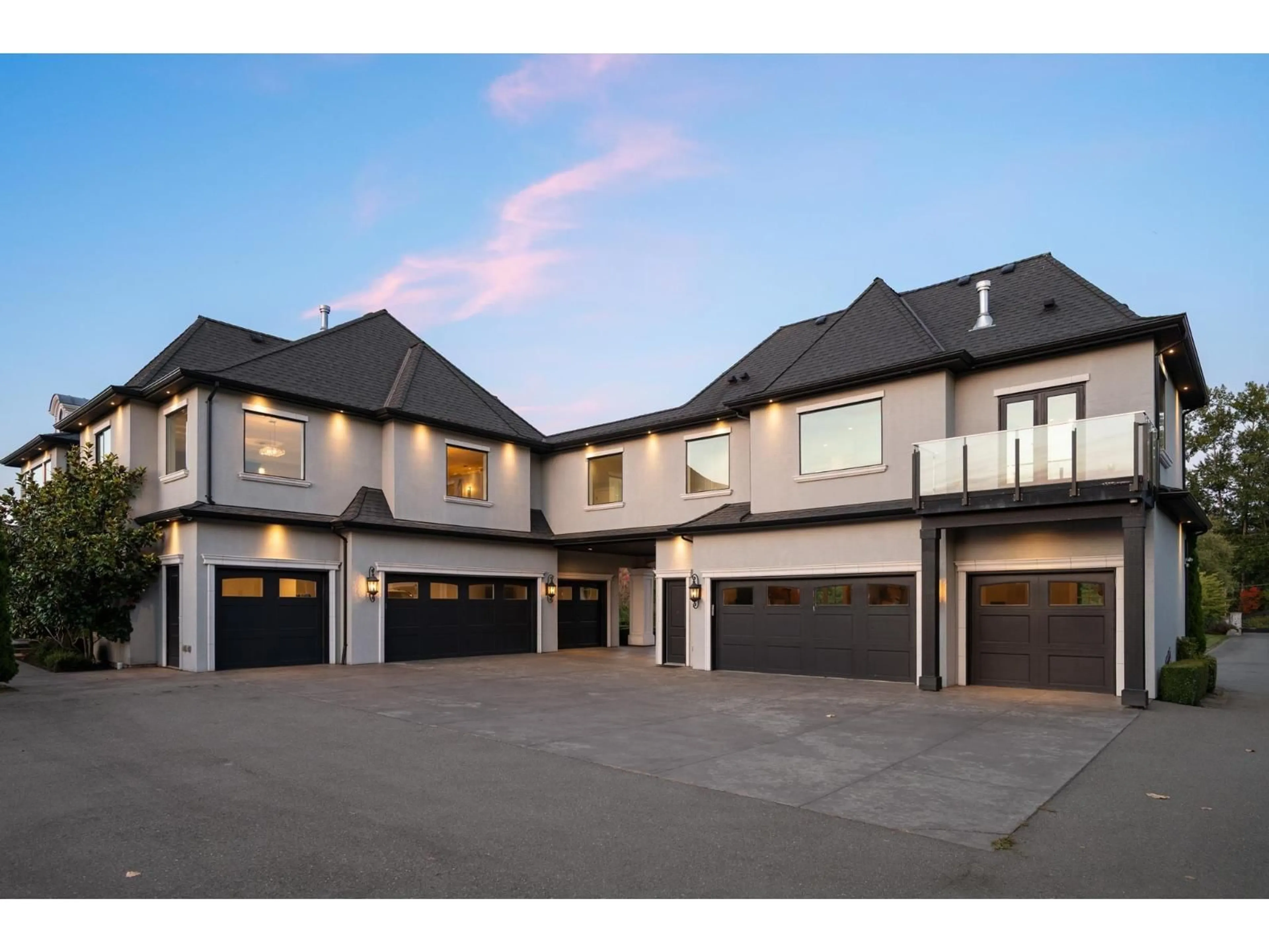 Indoor garage for 687 204TH STREET, Langley British Columbia V2Z1V5