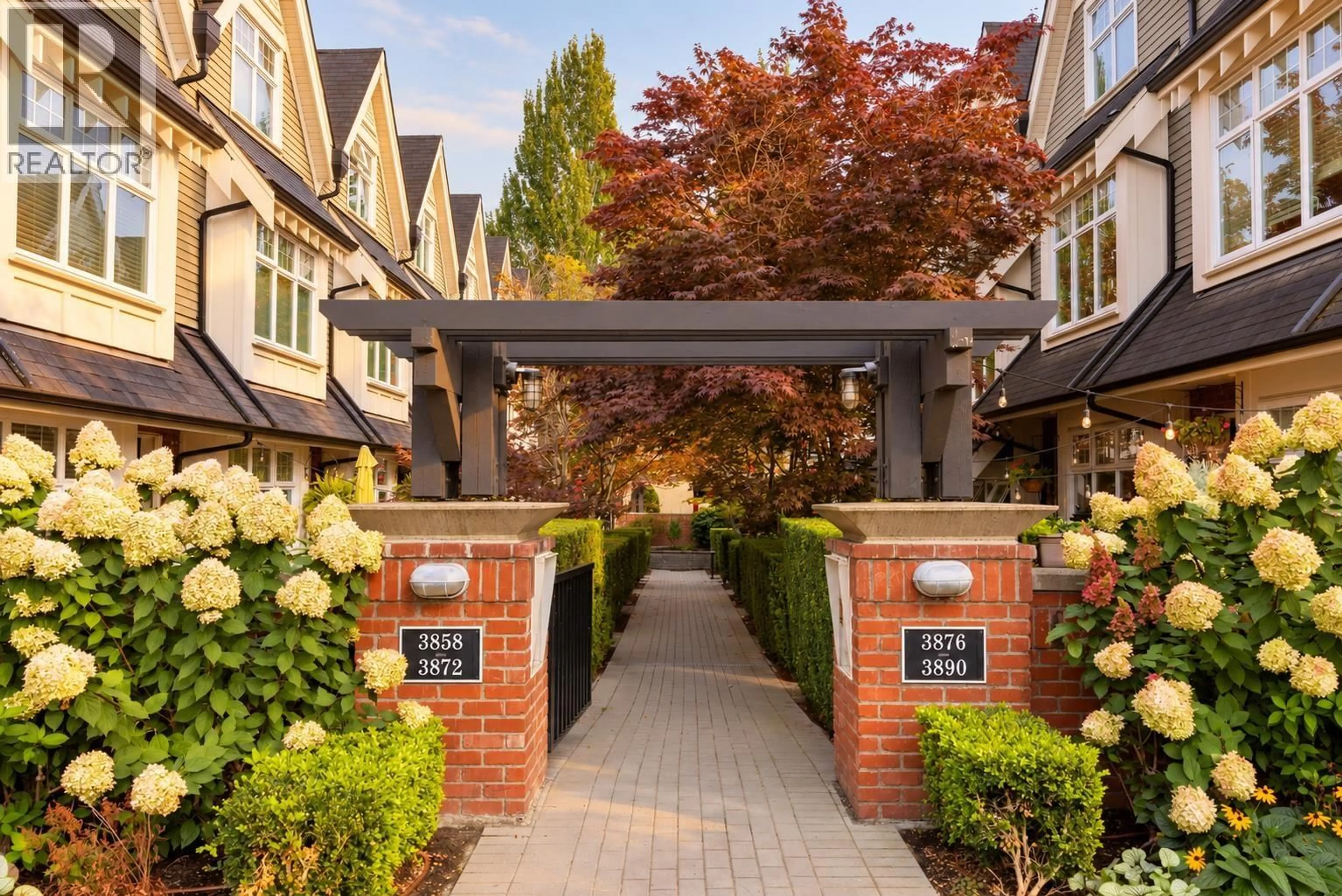 Patio, street for 3882 WELWYN STREET, Vancouver British Columbia V5N3Y9