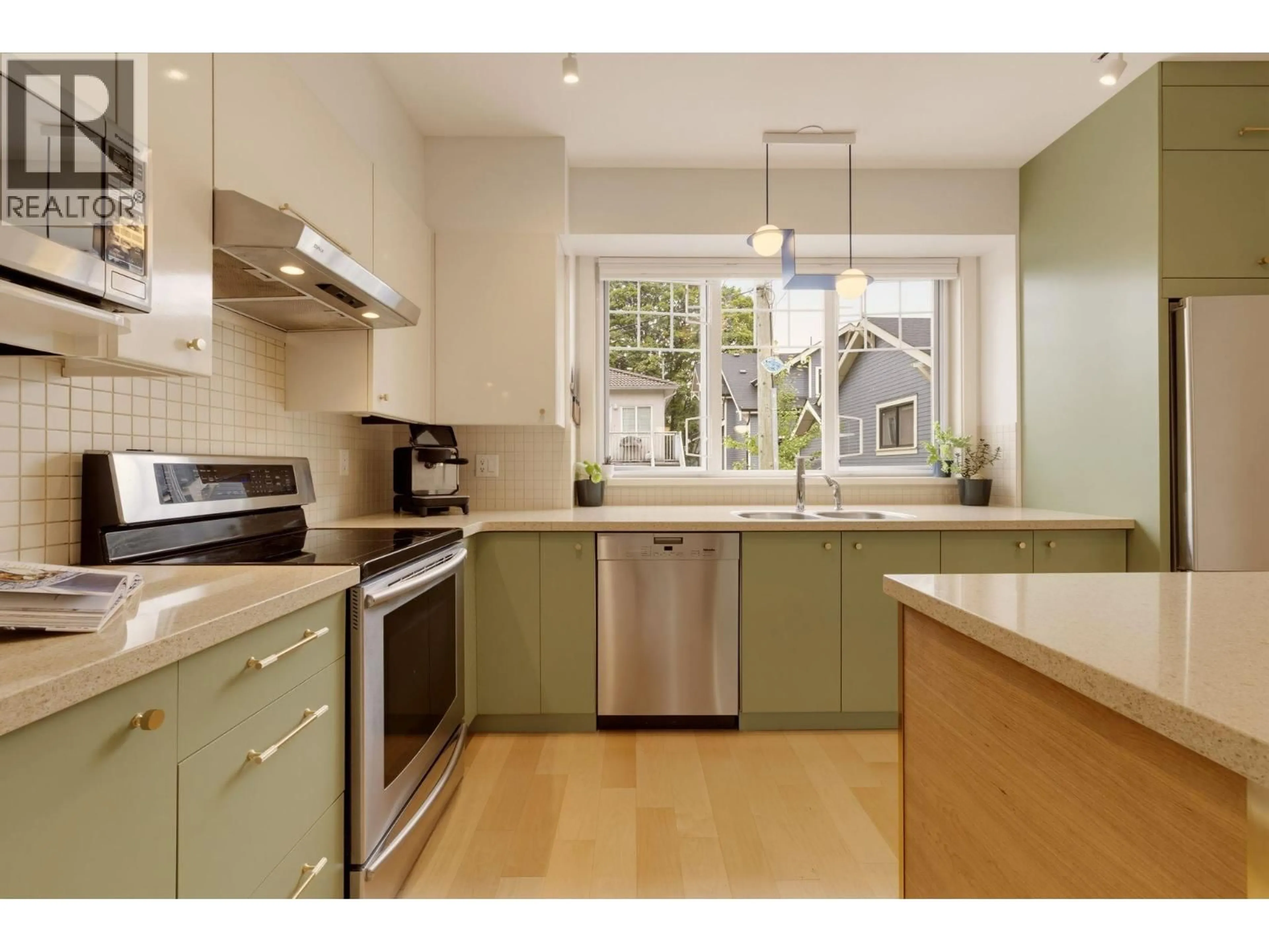 Open concept kitchen, unknown for 3882 WELWYN STREET, Vancouver British Columbia V5N3Y9