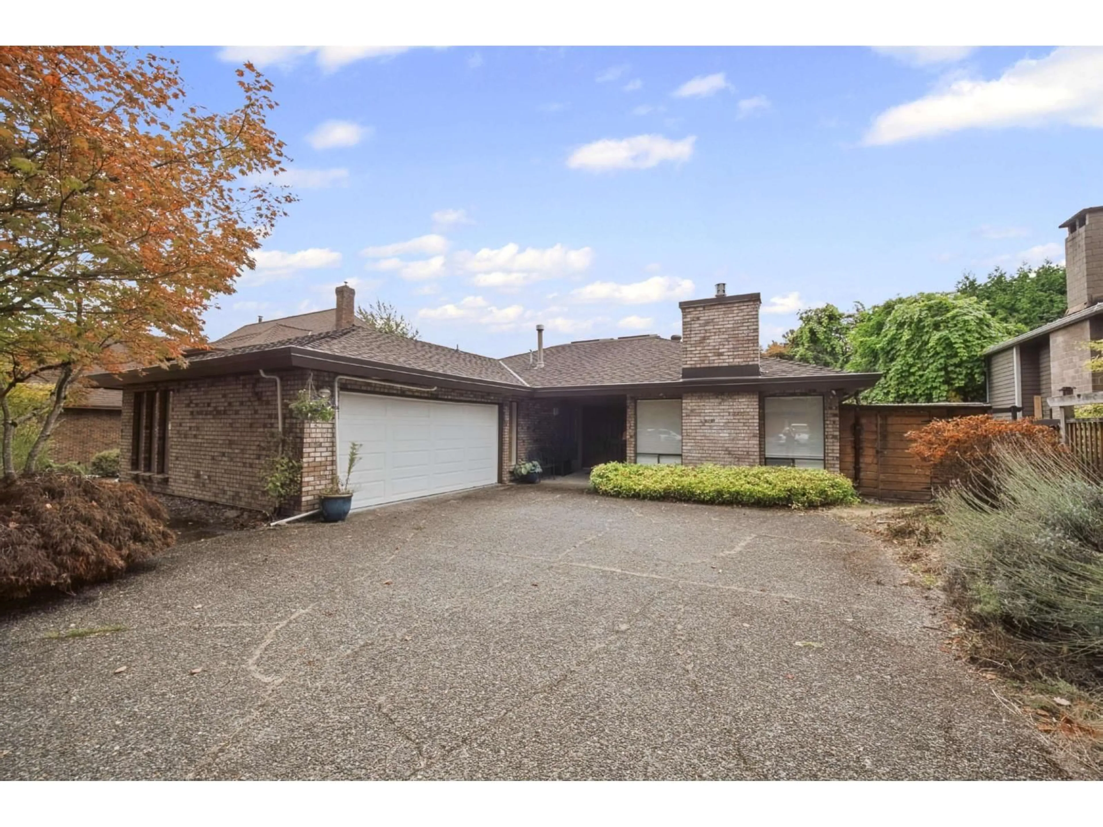 A pic from outside/outdoor area/front of a property/back of a property/a pic from drone, street for 16108 13A AVENUE, White Rock British Columbia V4A6W5