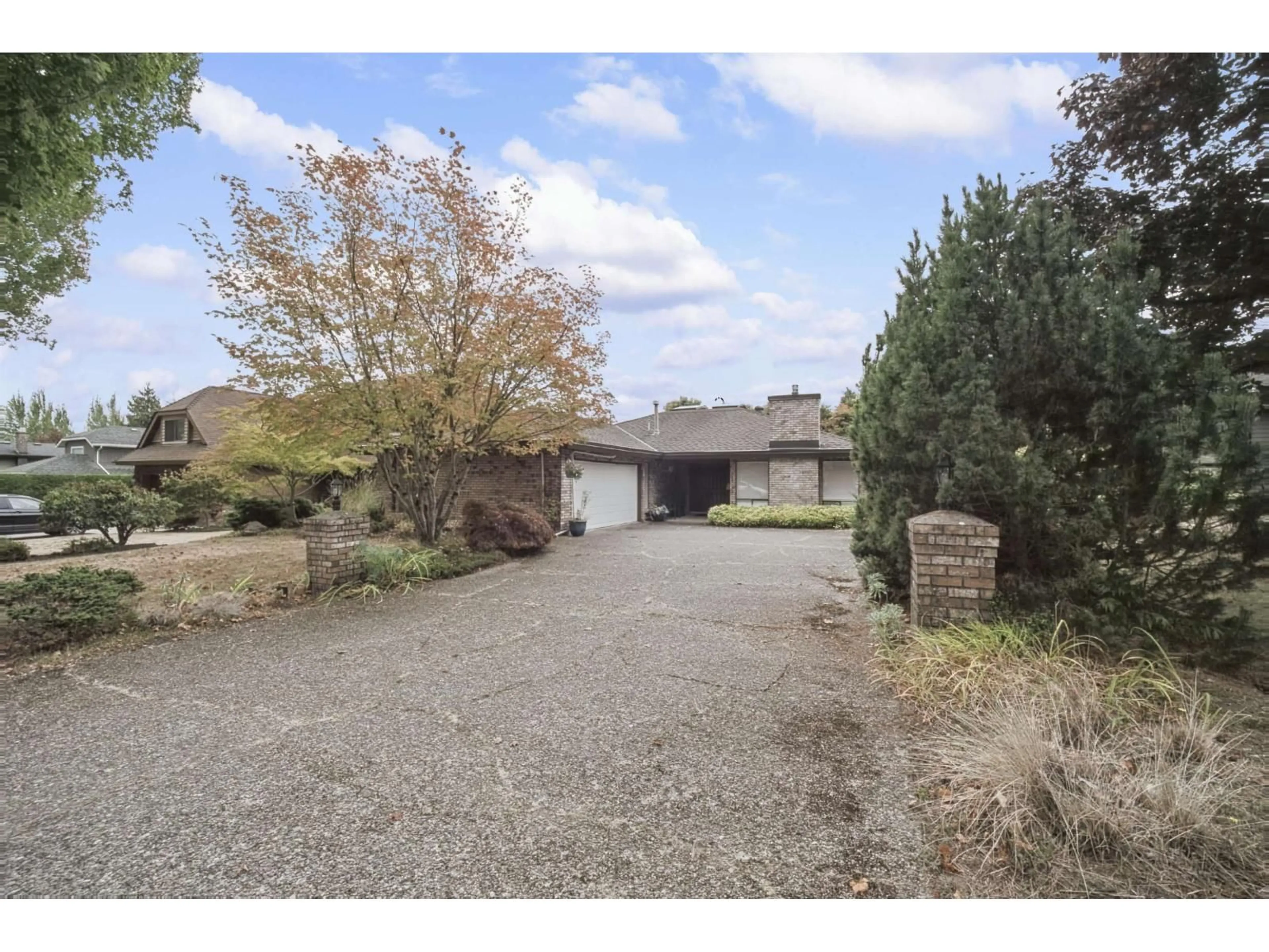 A pic from outside/outdoor area/front of a property/back of a property/a pic from drone, street for 16108 13A AVENUE, White Rock British Columbia V4A6W5