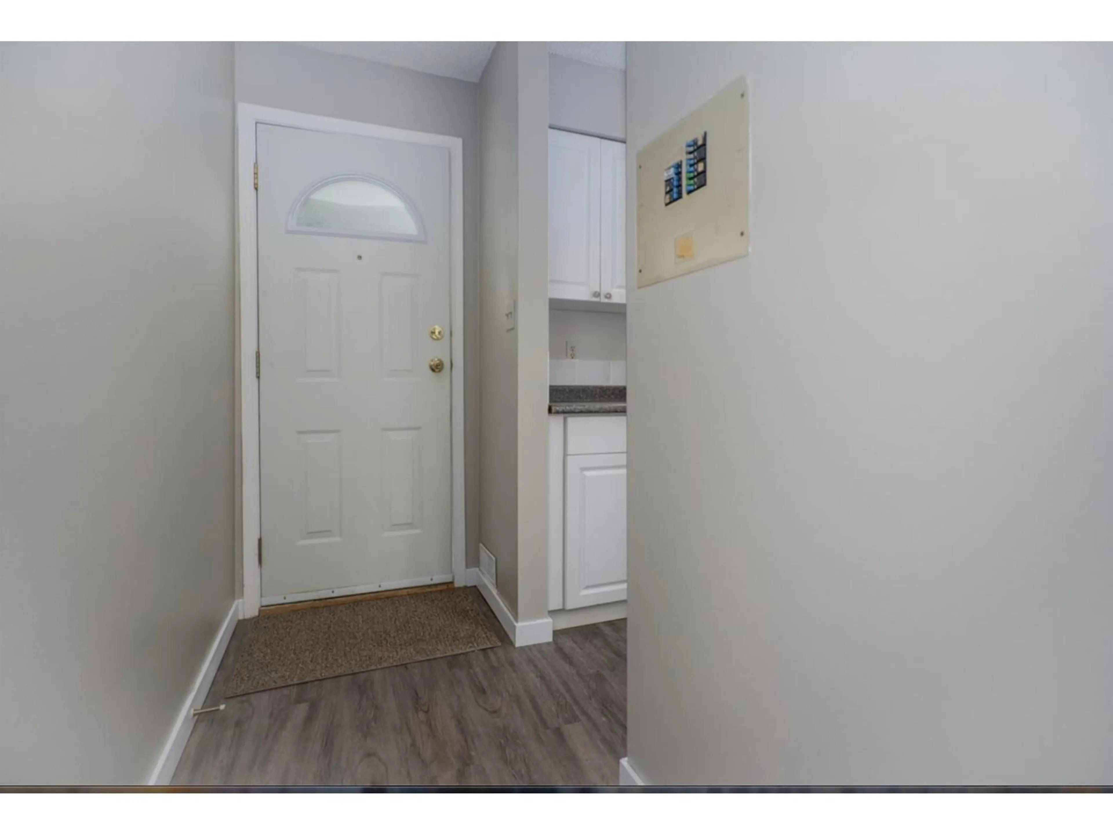 Indoor entryway for 47 - 45185 WOLFE ROAD, Chilliwack British Columbia V2P1V5