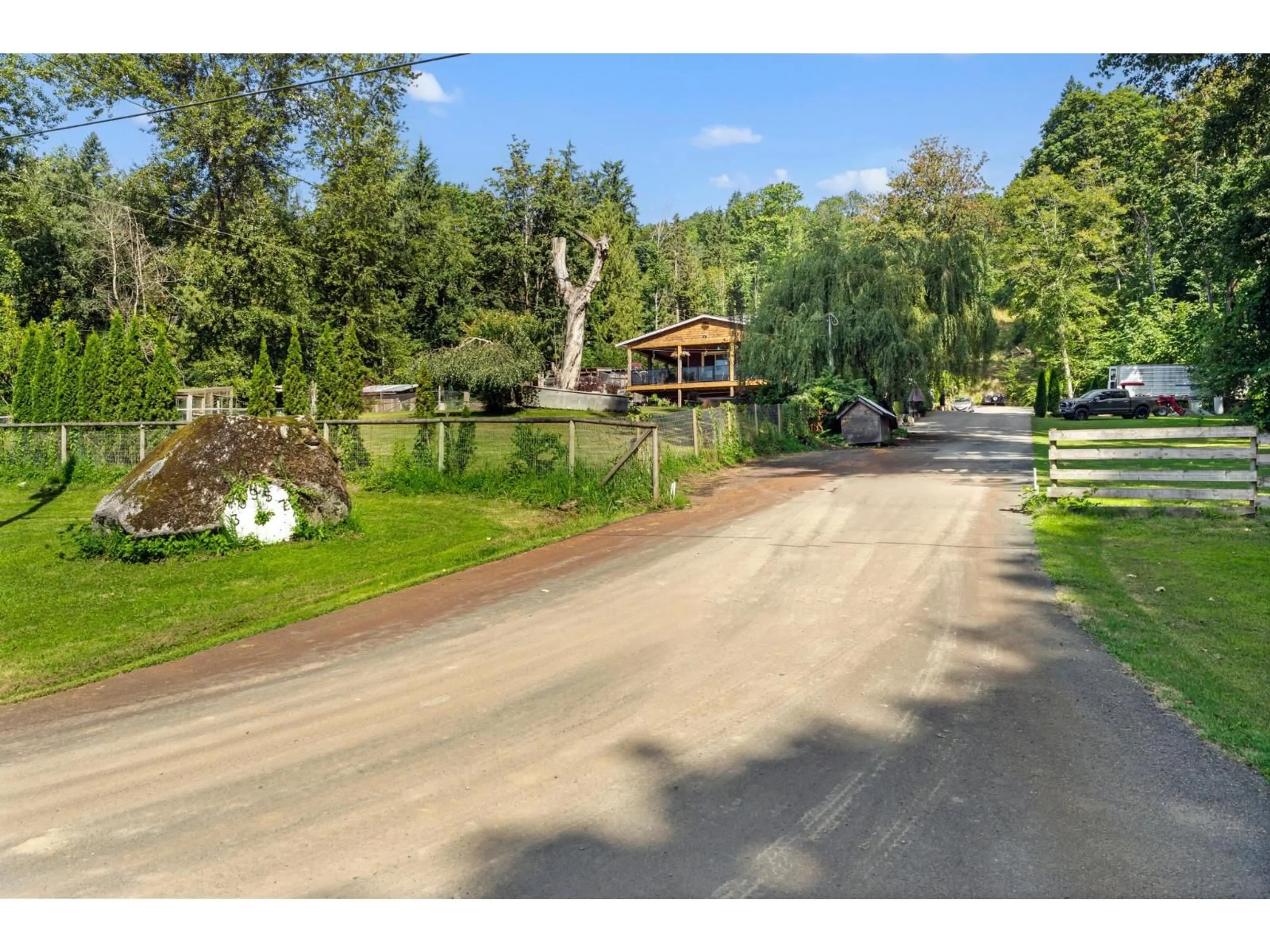 A pic from outside/outdoor area/front of a property/back of a property/a pic from drone, street for 30957 GUNN AVENUE, Mission British Columbia V4S1H2