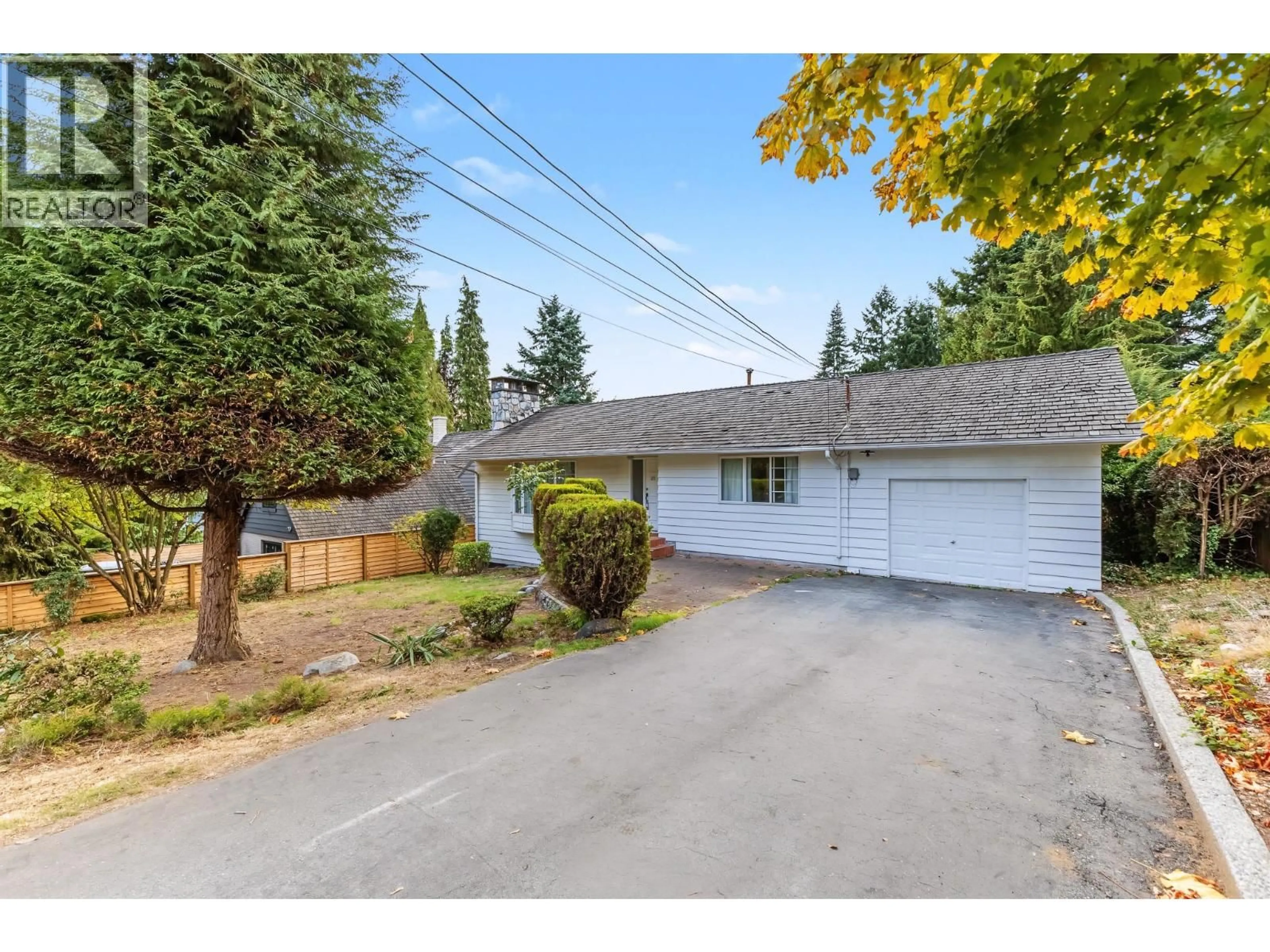 A pic from outside/outdoor area/front of a property/back of a property/a pic from drone, street for 410 ASHLEY STREET, Coquitlam British Columbia V3K4B3
