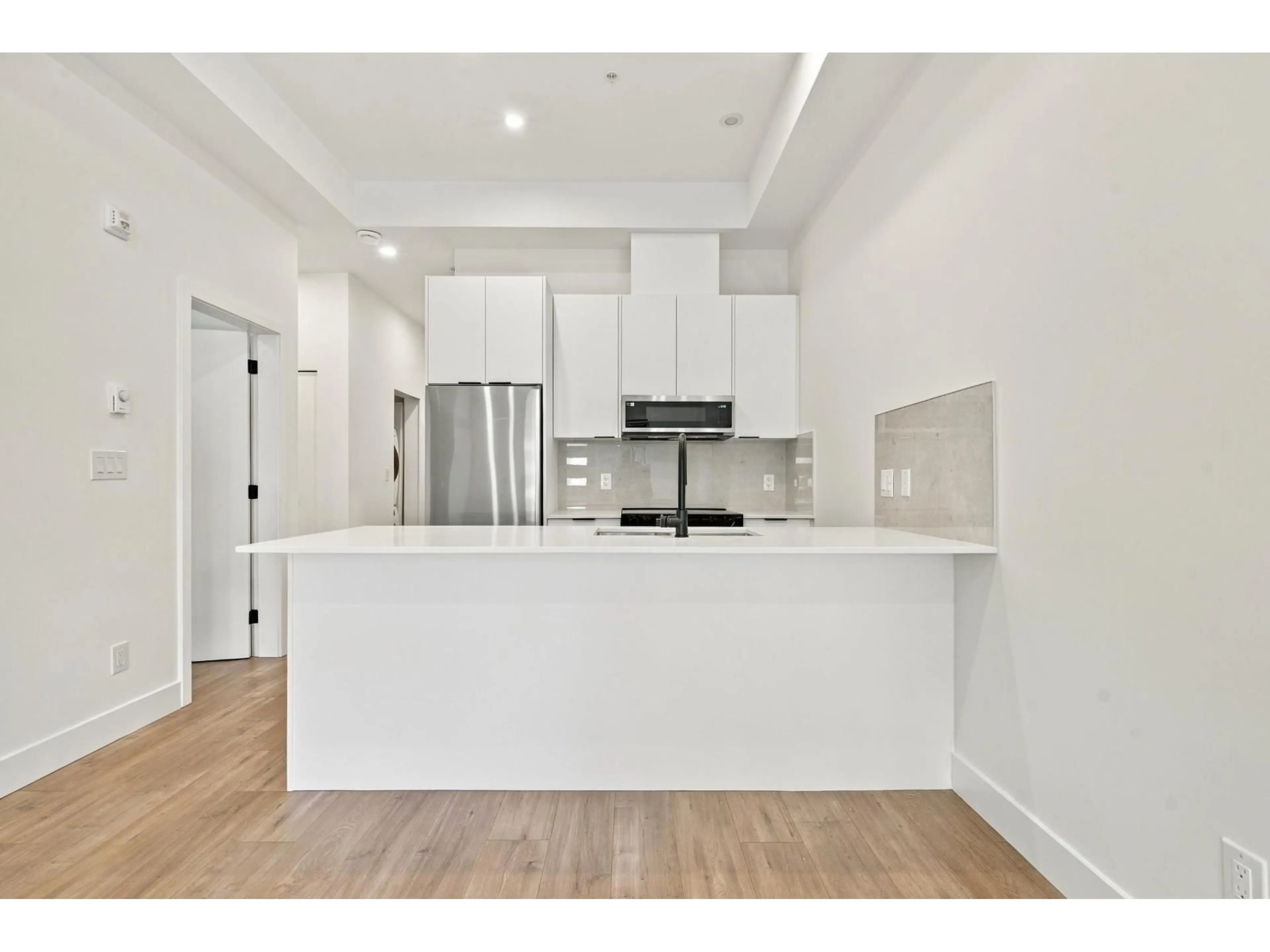 Open concept kitchen, unknown for 106 - 14398 60 AVENUE, Surrey British Columbia V3X2N5