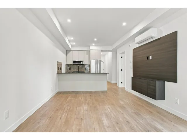 211 - 14398 60 AVENUE, Surrey 5