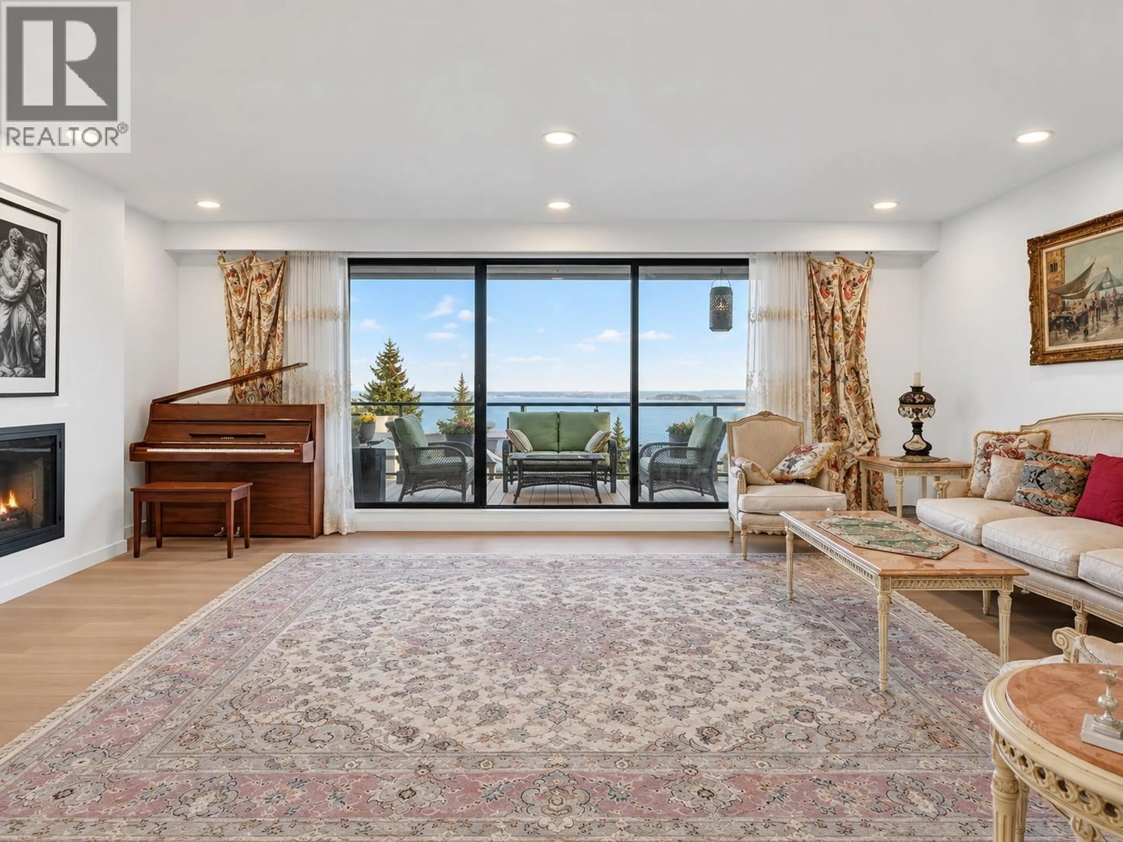 Living room with furniture, unknown for 1 - 2206 FOLKESTONE WAY, West Vancouver British Columbia V7S2X7