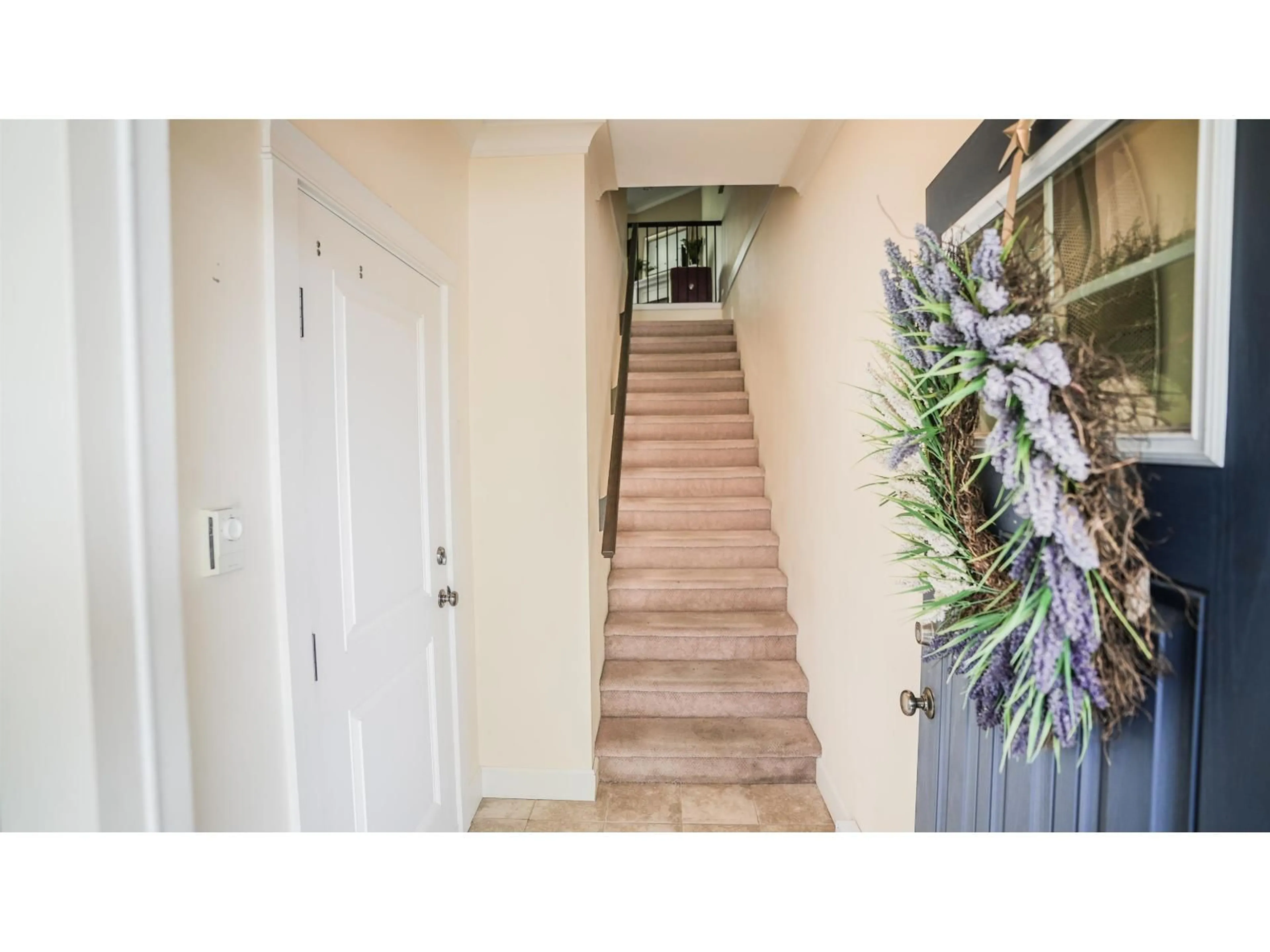 Indoor entryway for 25 - 45290 SOOWAHLIE CRESCENT, Chilliwack British Columbia V2R0S6