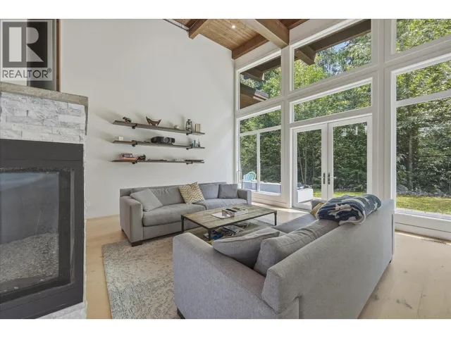 3324 MAMQUAM ROAD, Squamish 4