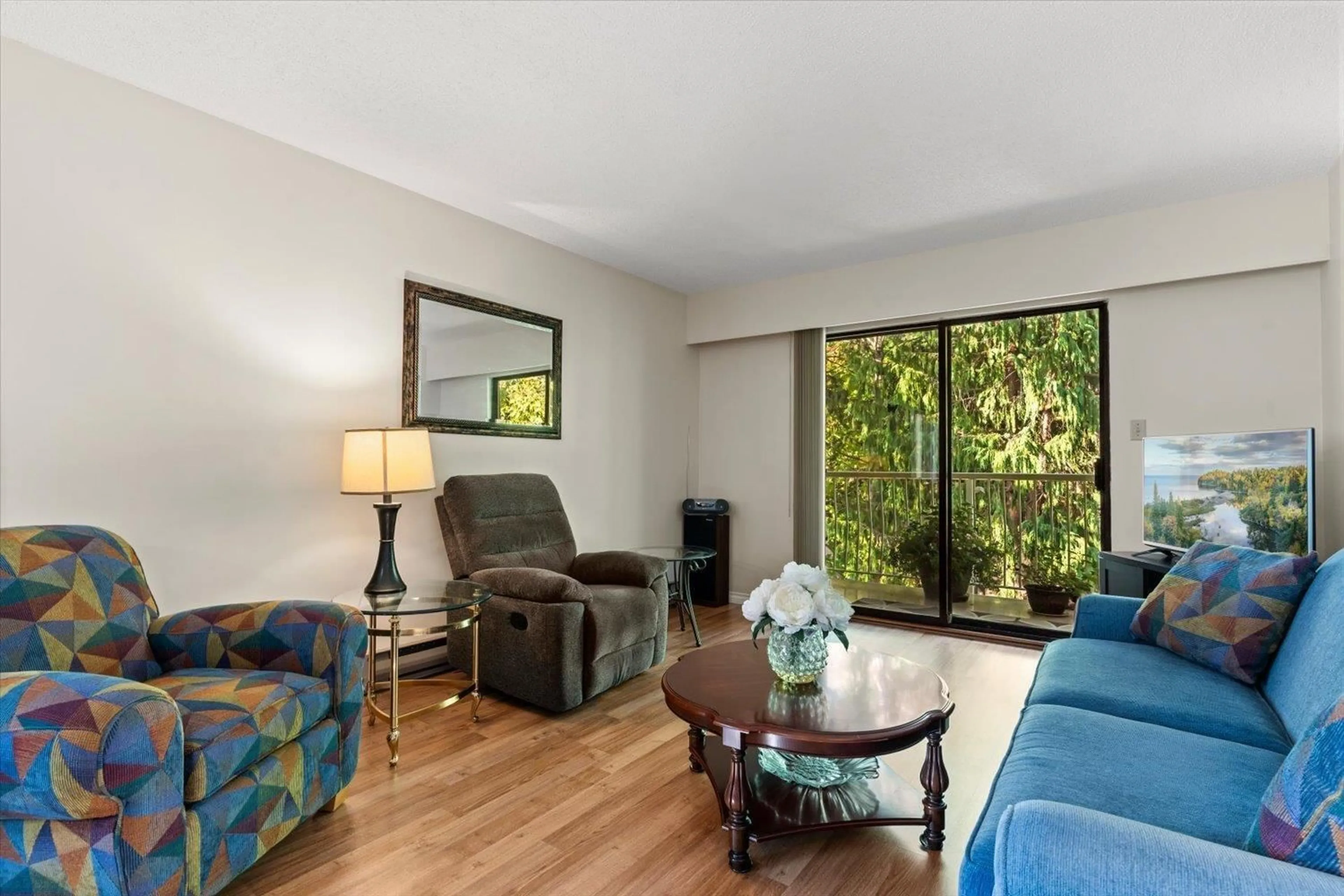 Living room with furniture, unknown for 301 - 12890 17 AVENUE, Surrey British Columbia V4A1T5